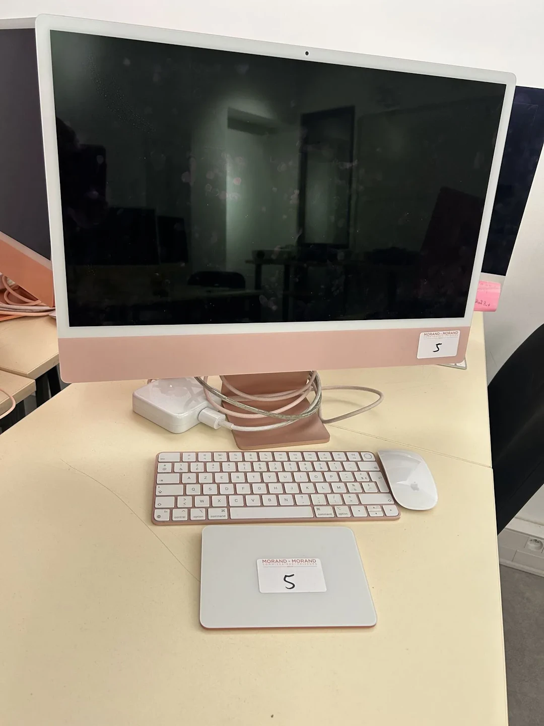1 iMac modèle A2874, numéro de série HLG6Q126QH - Lot 5
