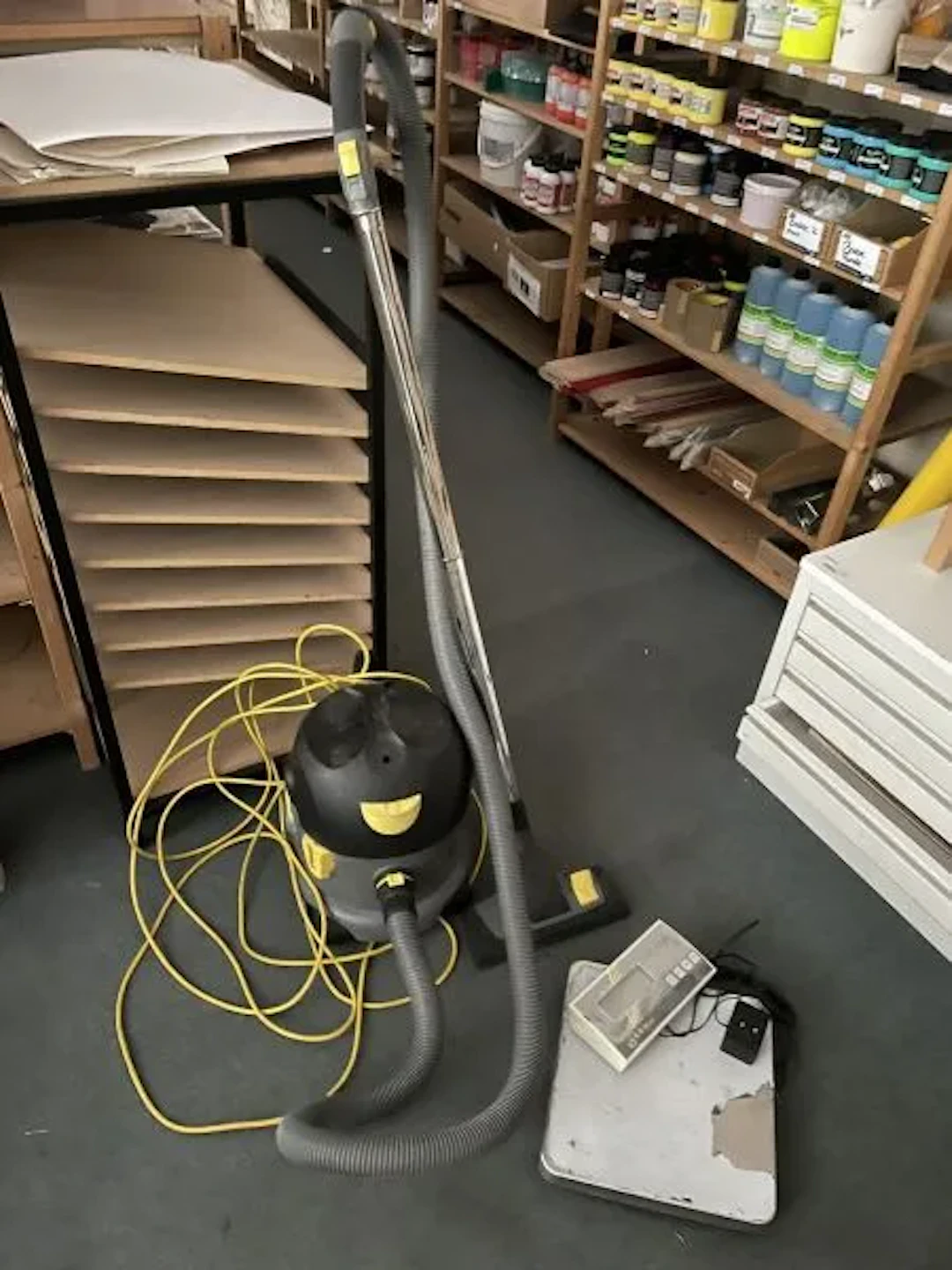 Aspirateur et balance - Lot 122