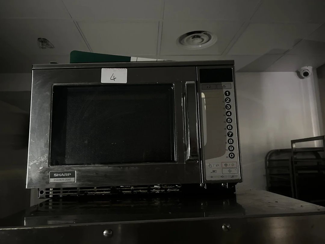 Four micro-ondes inox SHARP - Lot 133