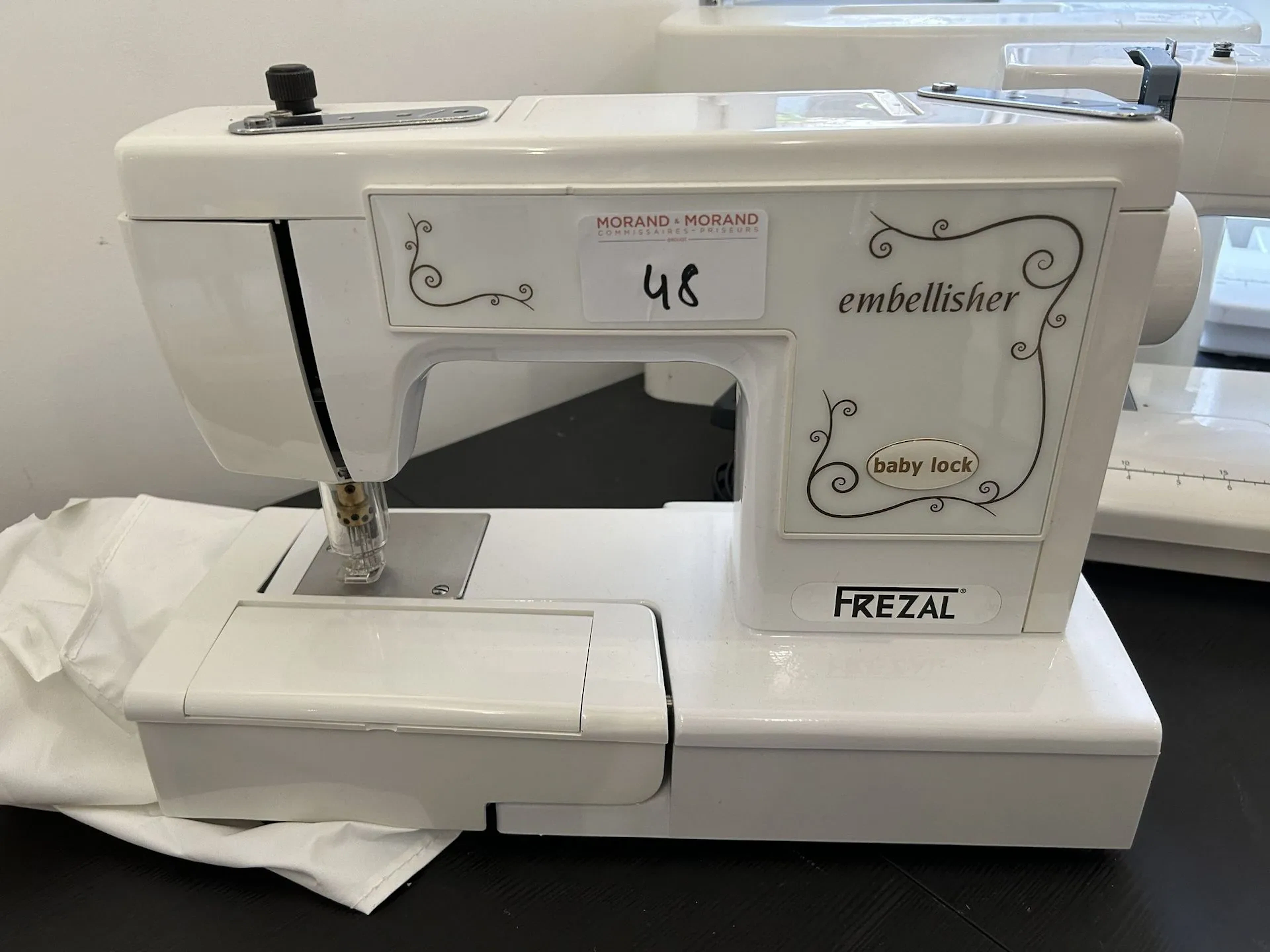 1 machine à coudre FREZAL Embellisher Babylock EMB12 - Lot 48