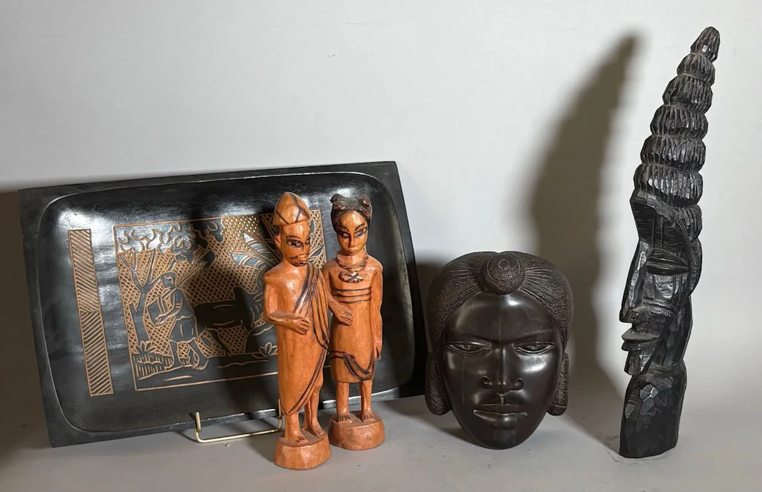 AFRICA - TRAVEL SOUVENIRS - Lot 212