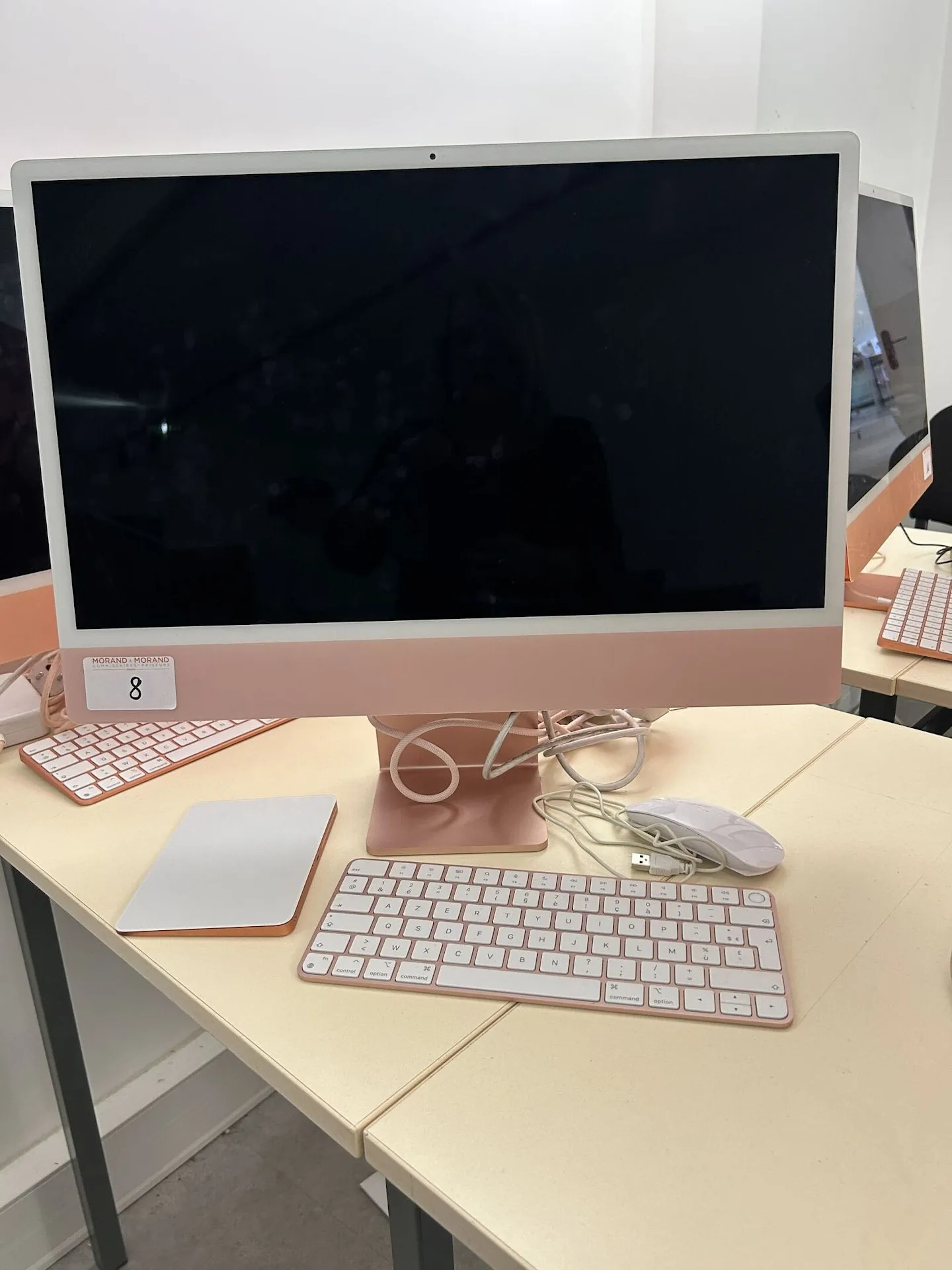1 iMac modèle A2874, numéro de série TW2R59QKM4 - Lot 8
