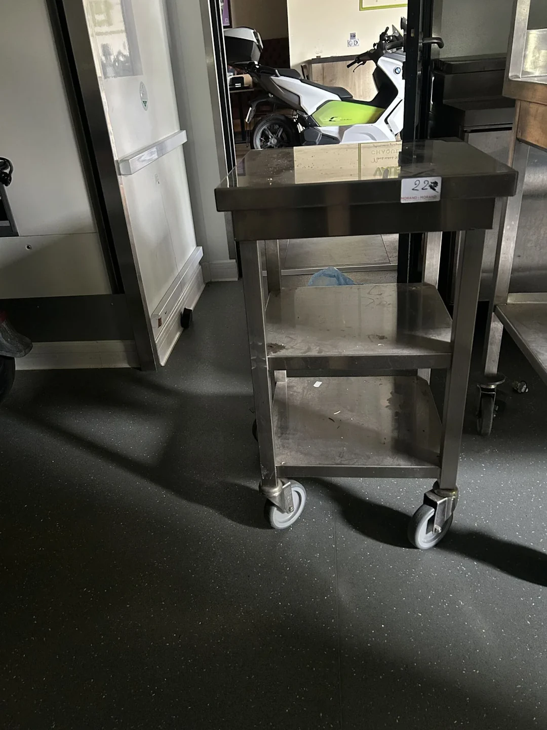 Table inox carrée 3 niveaux - Lot 152