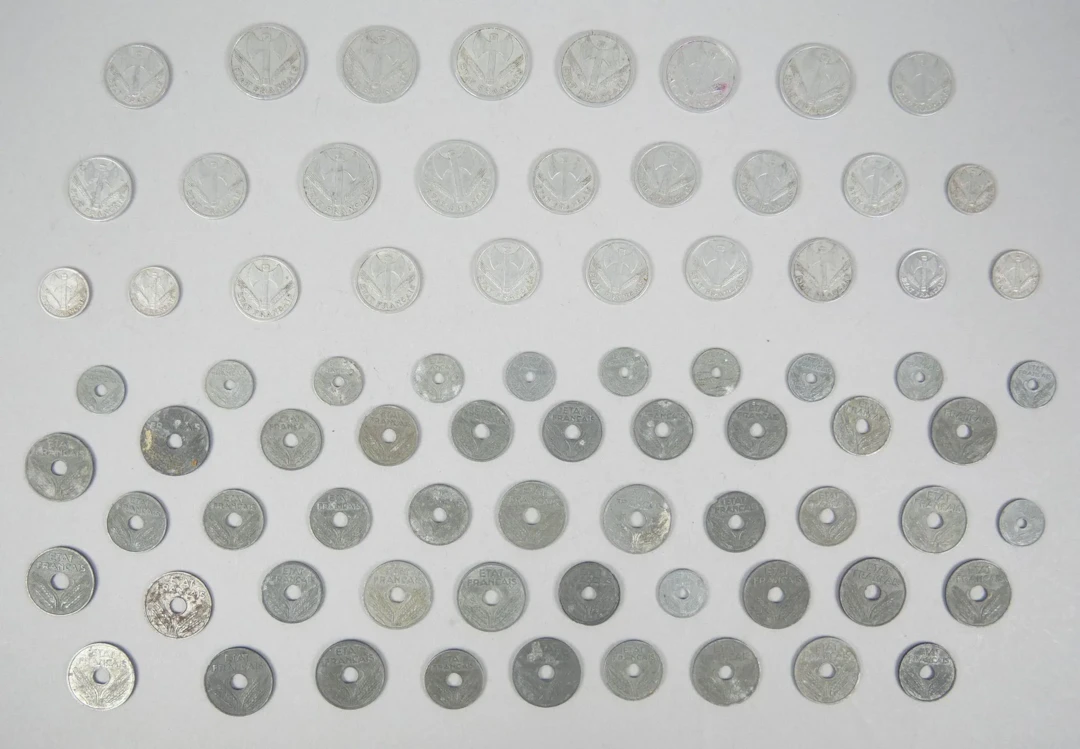 FRANCE. Set of 76 Bazor and French government coins. - Lot 97