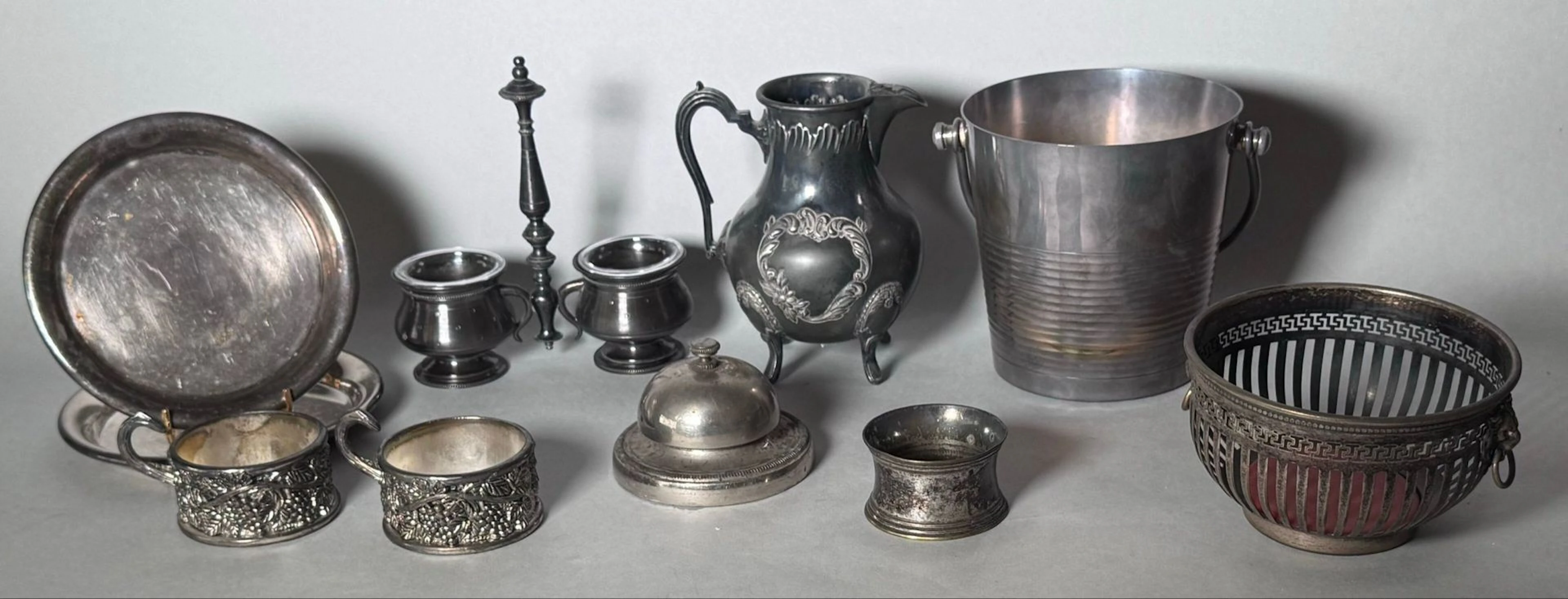 Set made of silver plated metal and metal, consisting of: - Lot 186