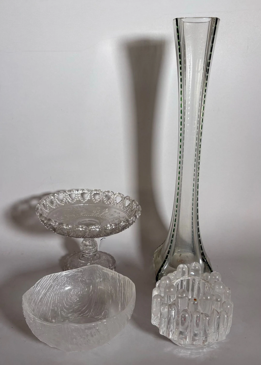 Set of four glass pieces consisting of: a large, diabolo-sha - Lot 196