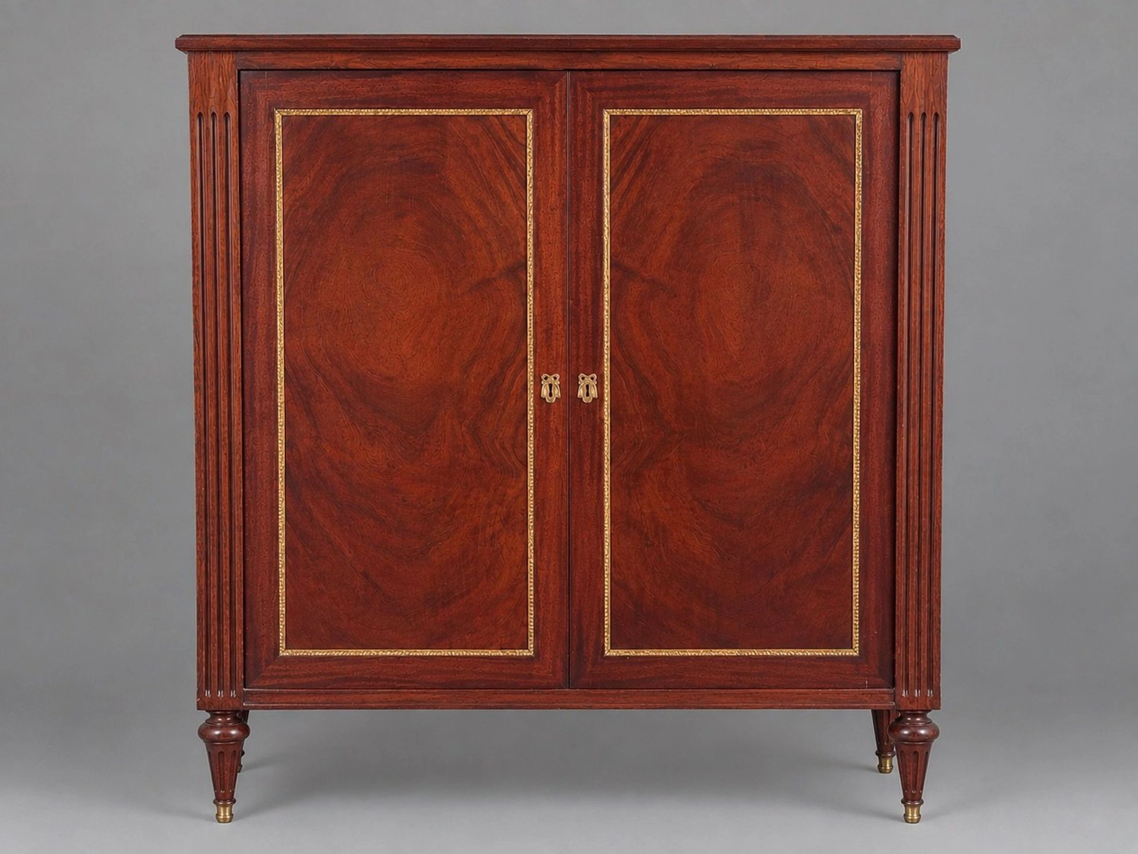 A mahogany and mahogany veneer sideboard with two hinged doo - Lot 263