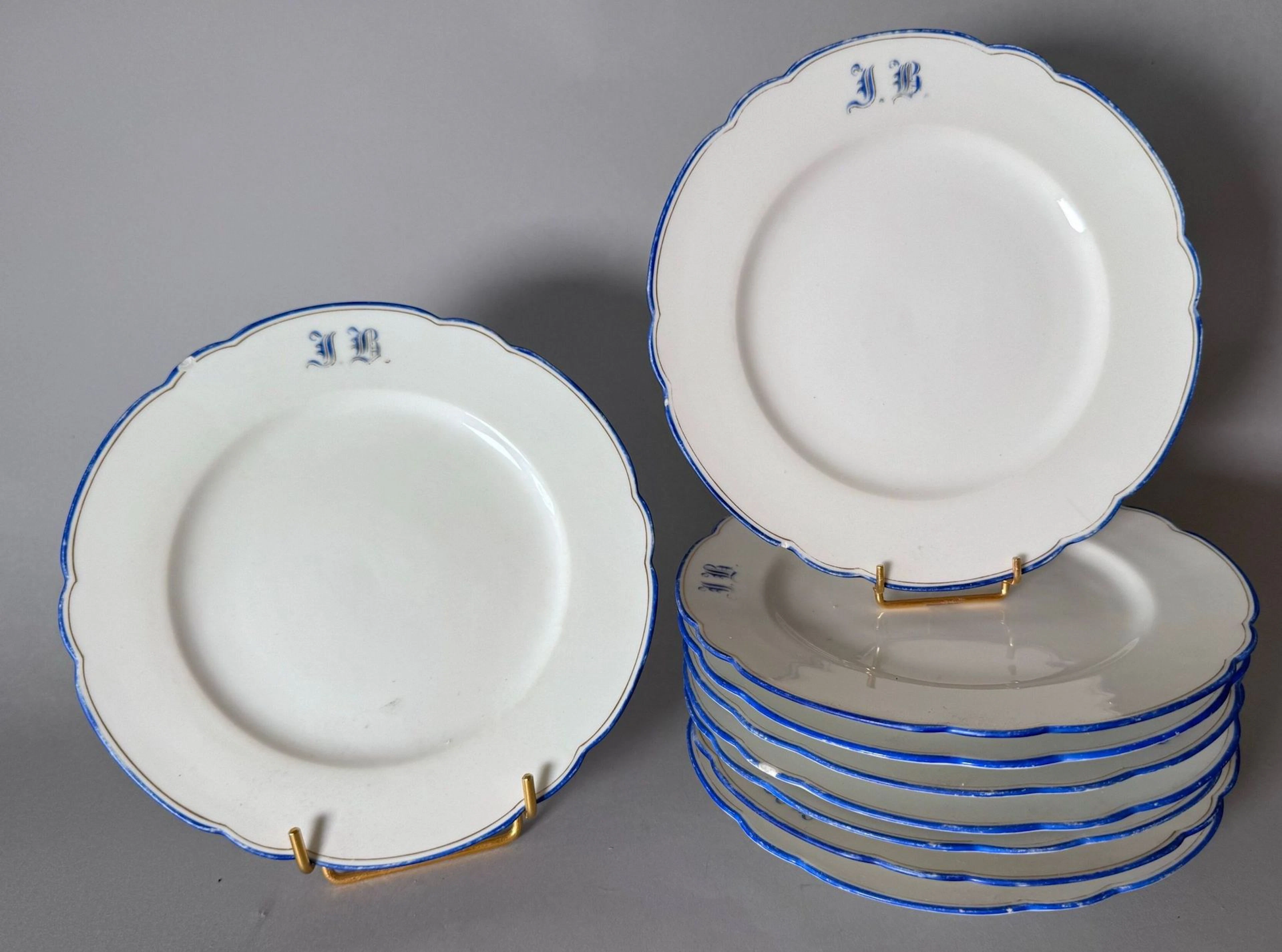 Set of nine porcelain dessert plates with a scalloped rim, d - Lot 226