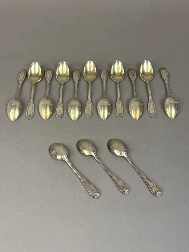 Set of 11 silver-plated mocha spoons decorated with laurel l - Lot 137