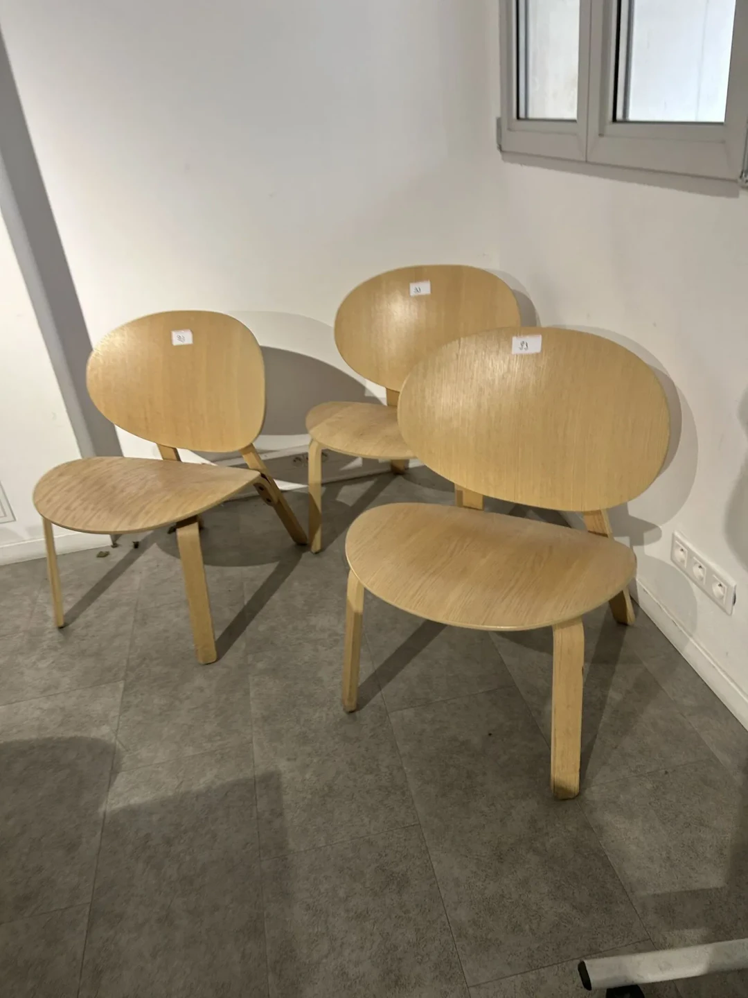 Ensemble de mobilier comprenant : - Lot 93