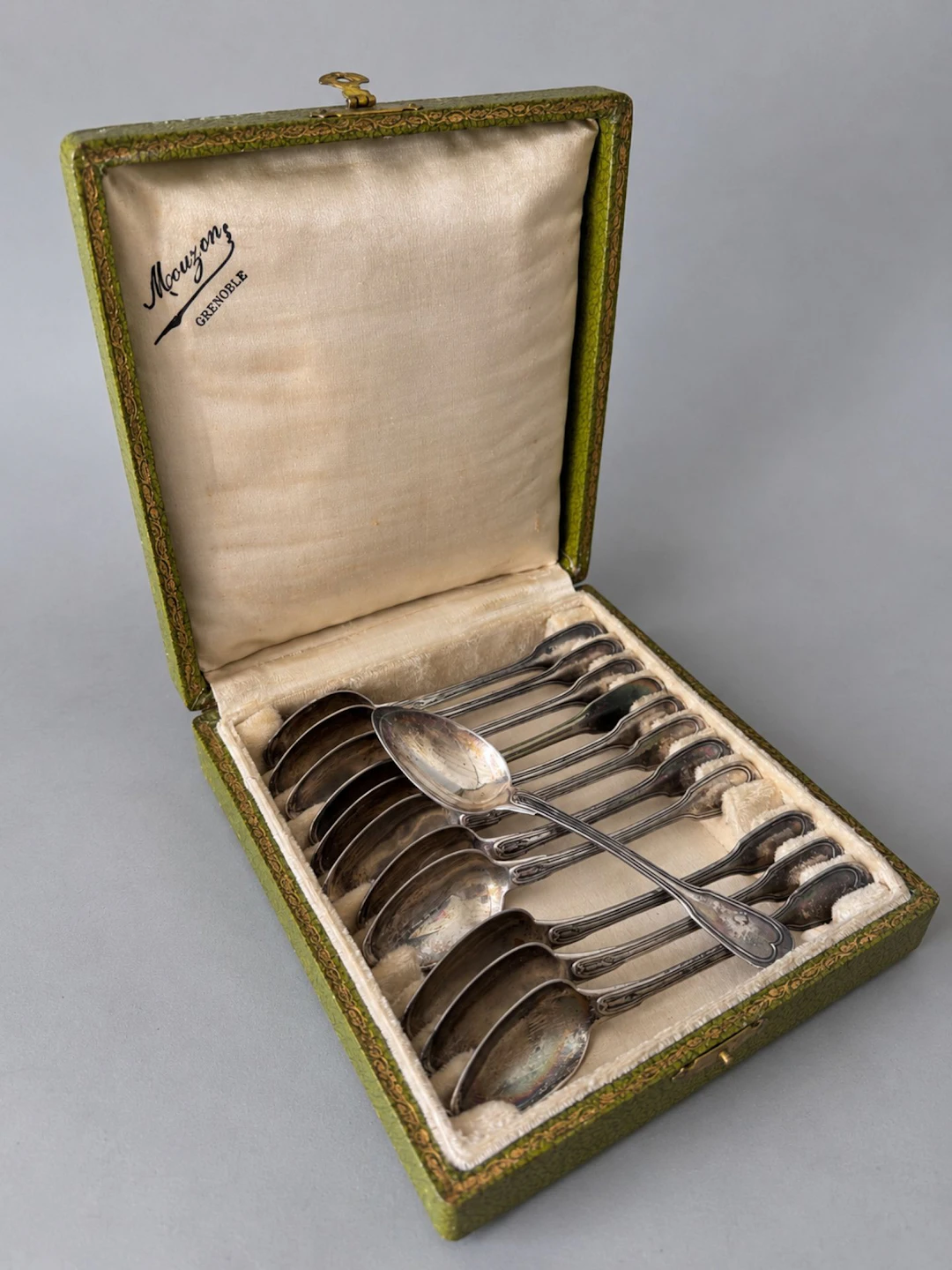 Set of 12 950-th silver teaspoons (Minerva hallmark) with a - Lot 176