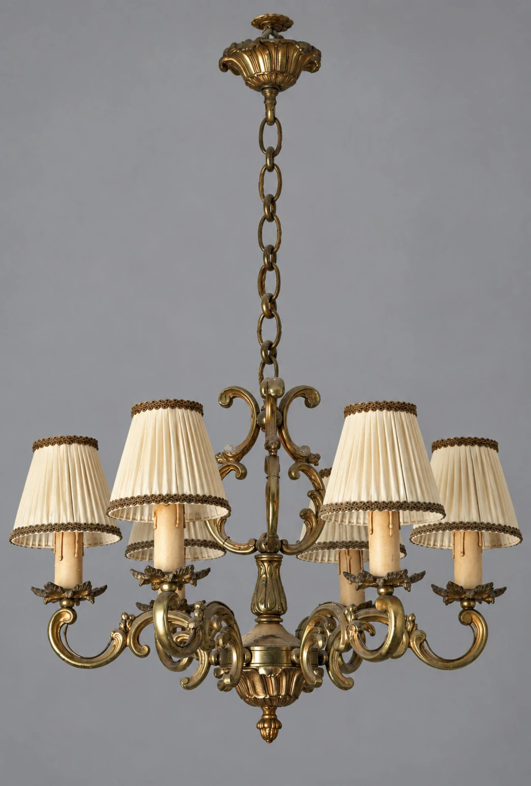 Brass and gilded bronze chandelier with six dynamically shap - Lot 248