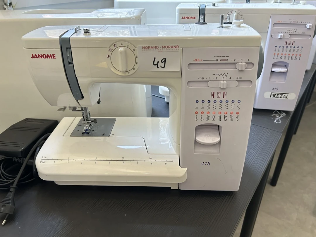 1 machine à coudre FREZAL 415 JANOME - Lot 49