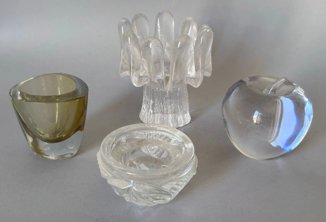 Set of four glass and crystal pieces, including - Lot 197