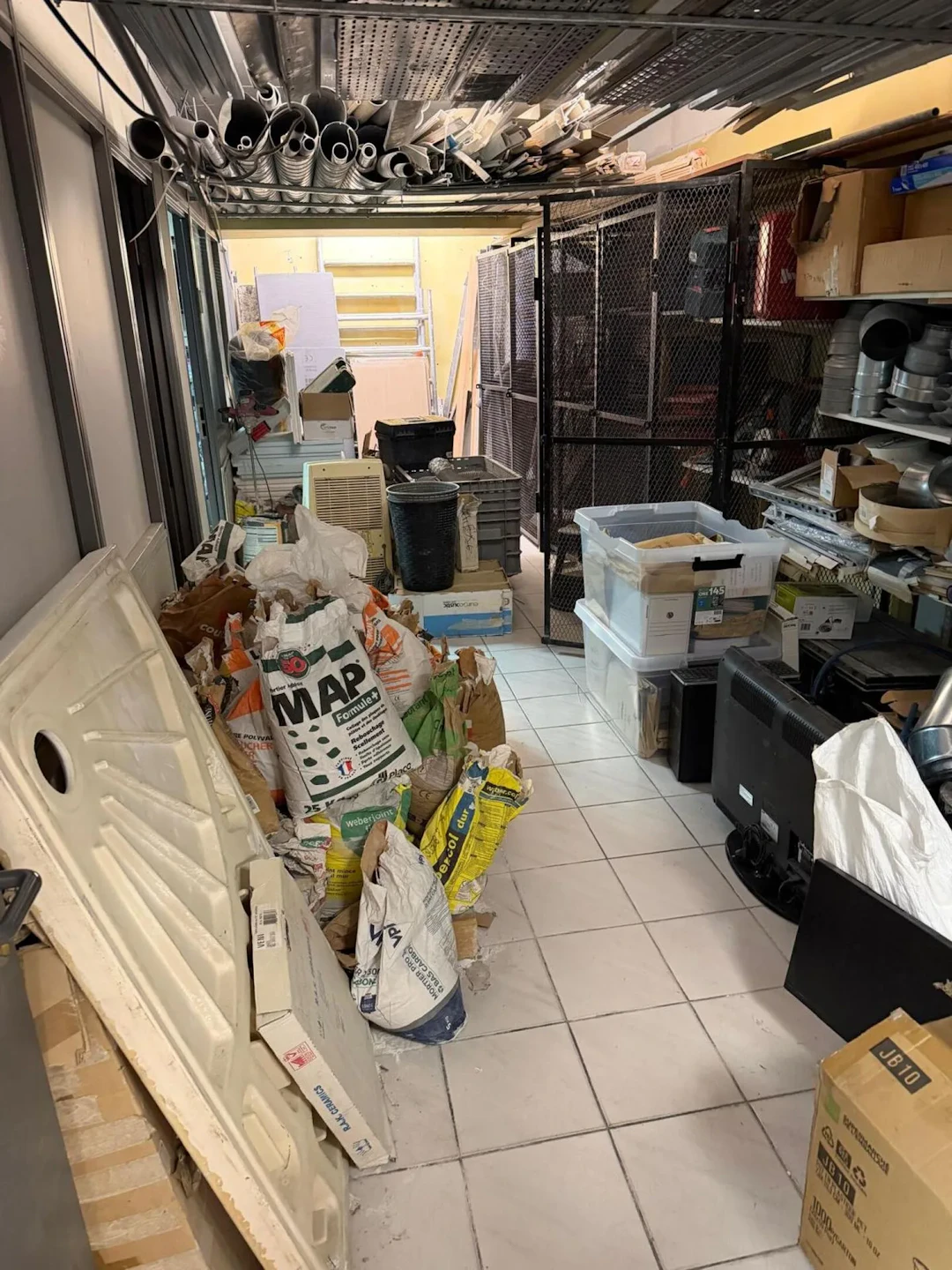 Entier matériel d'une société de BTP et son stock comprenant - Lot 24