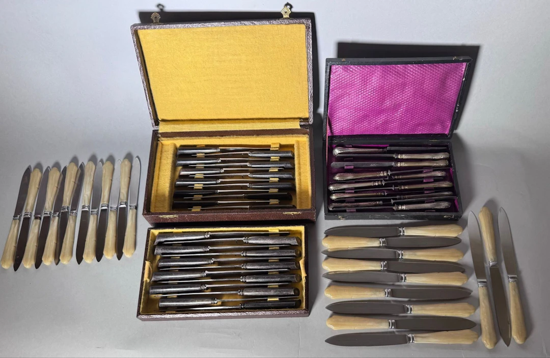 Set comprising various series of knives: - Lot 179