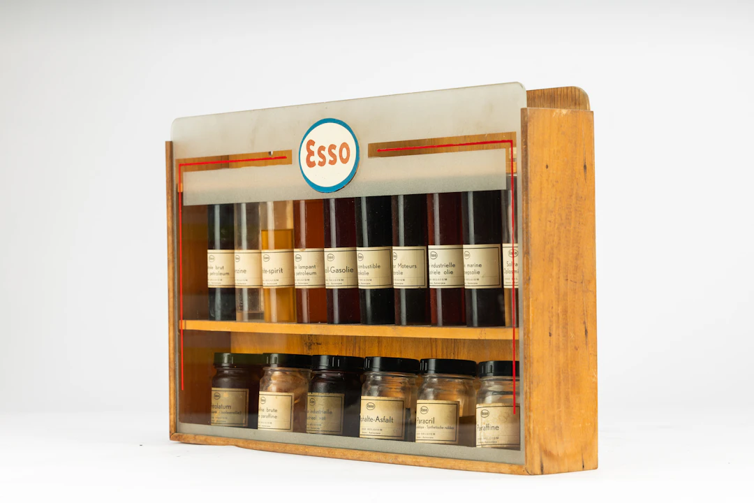 Esso – Sample display cabinet No reserve