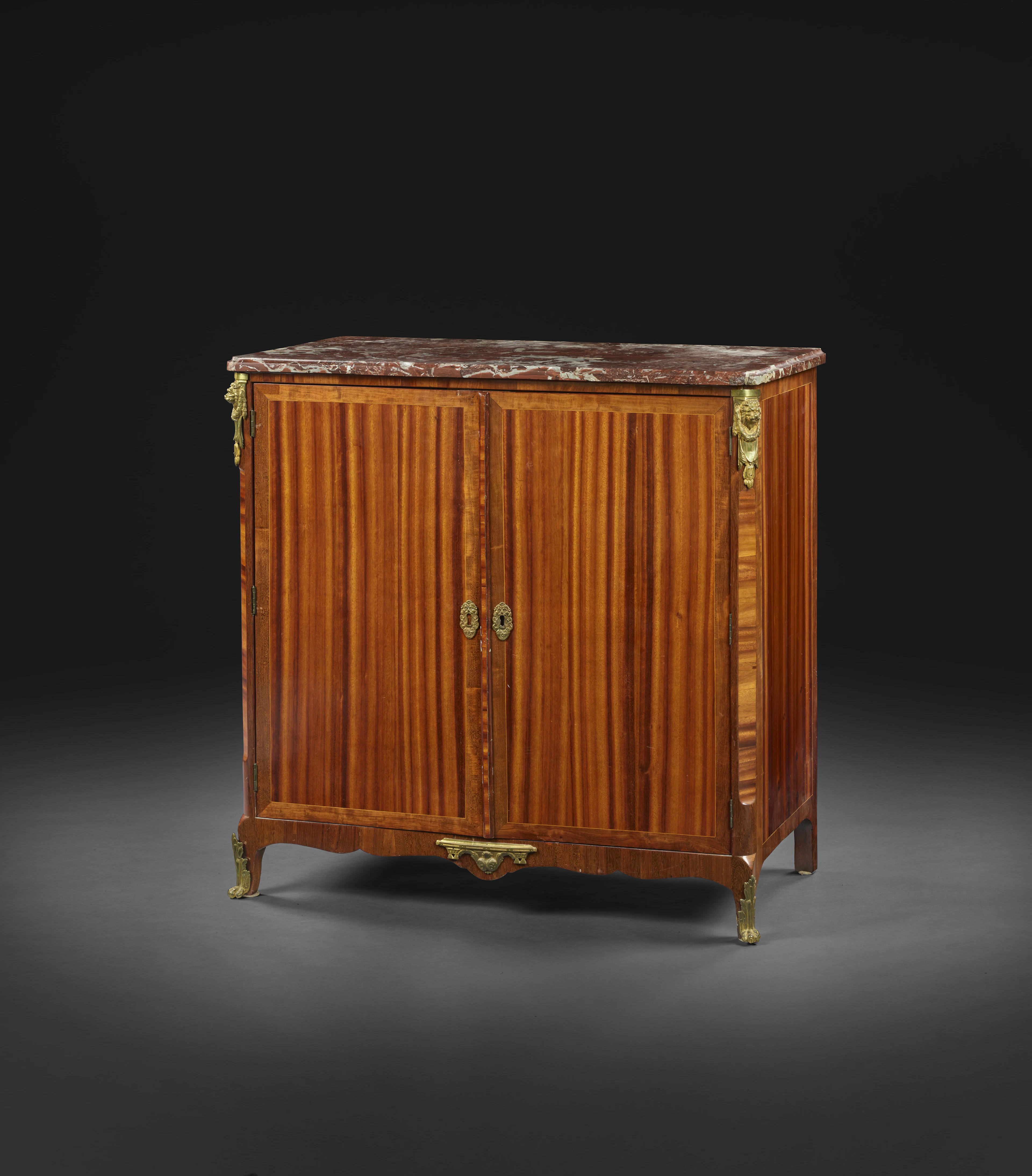 MEUBLE À HAUTEUR D'APPUI D'ÉPOQUE TRANSITION