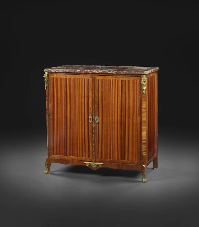 MEUBLE À HAUTEUR D'APPUI D'ÉPOQUE TRANSITION