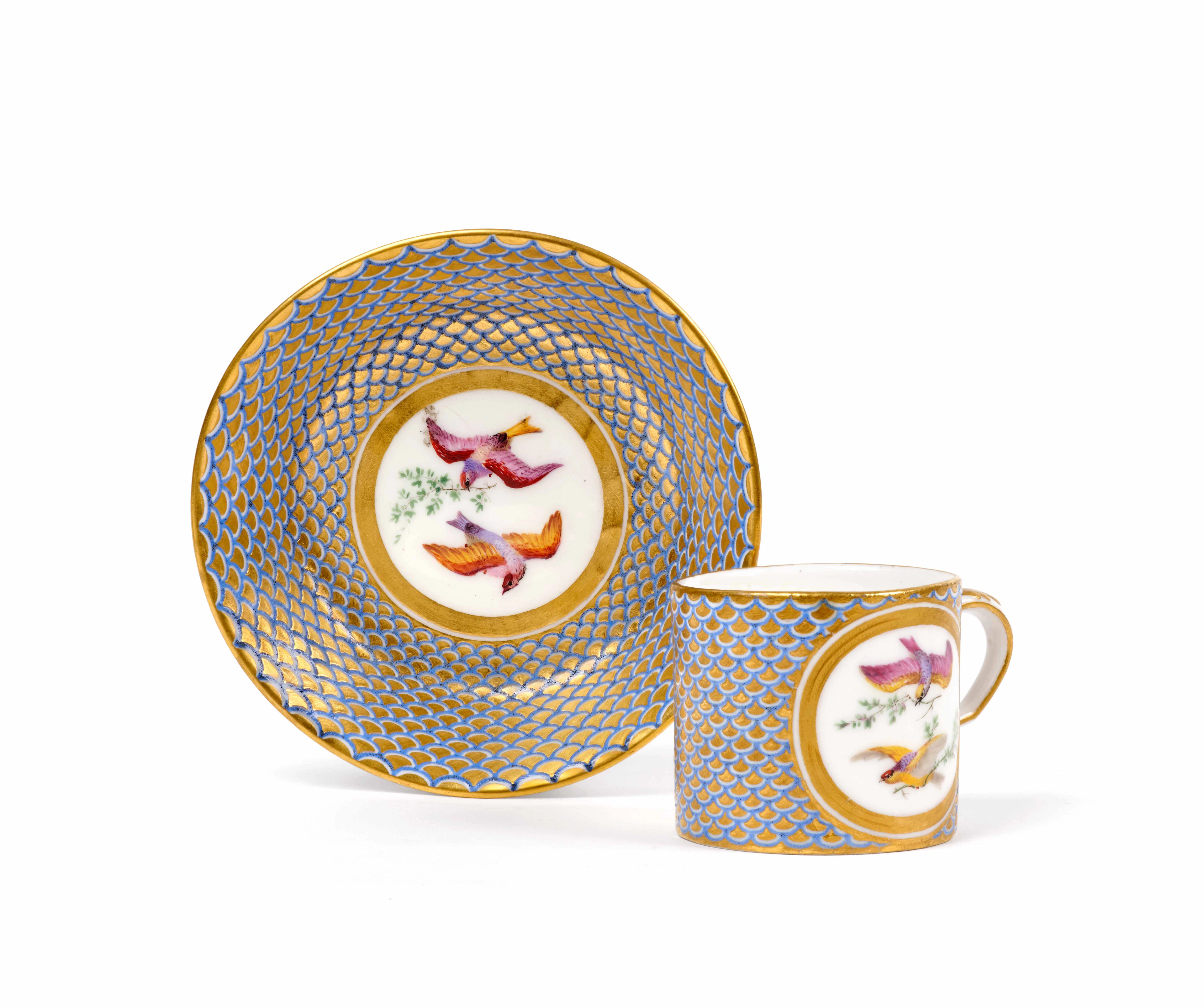 GOBELET LITRON ET SA SOUCOUPE EN PORCELAINE TENDRE DE SÈVRES DU XVIIIe