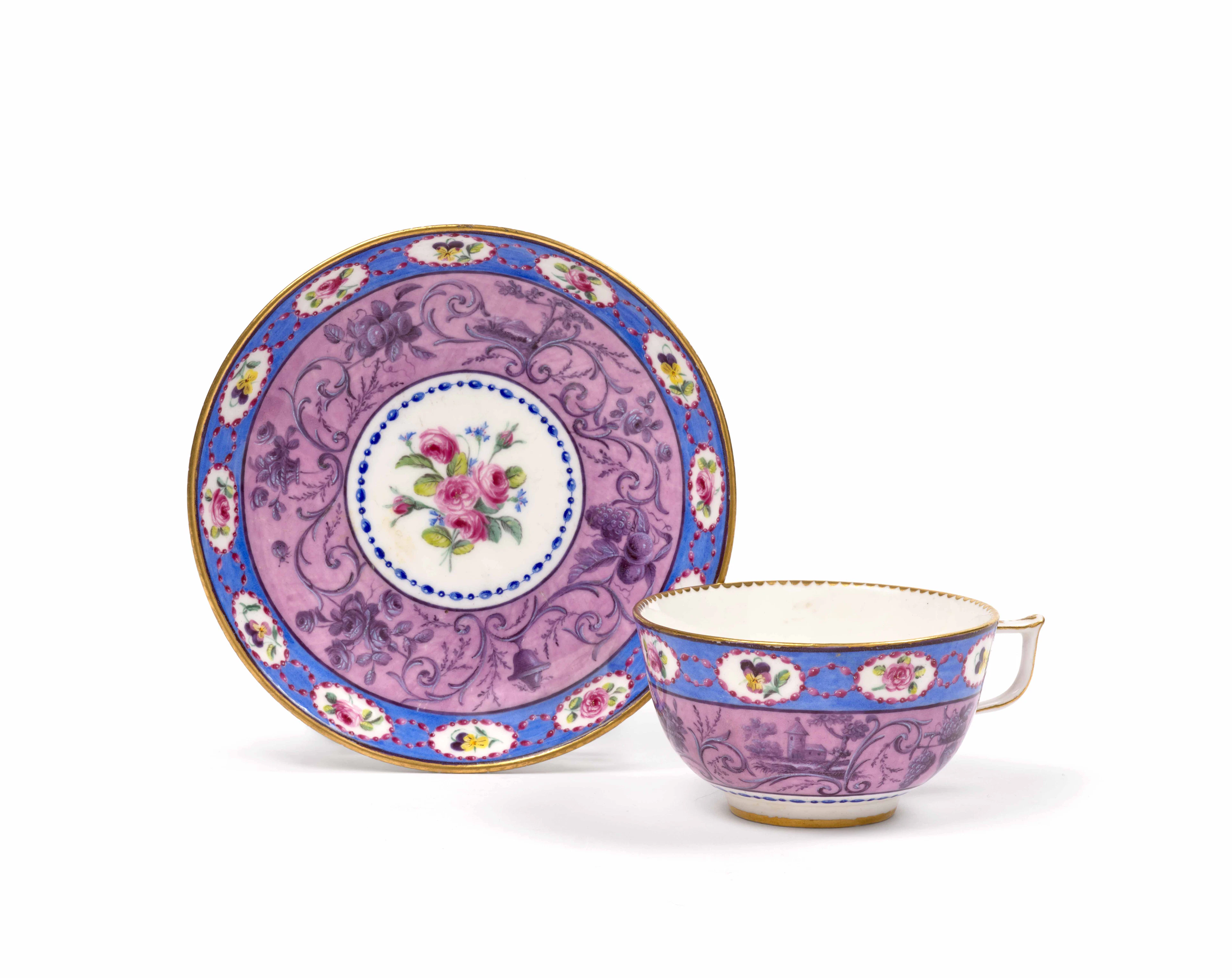 TASSE À THÉ ET SA SOUCOUPE EN PORCELAINE TENDRE DE SÈVRES DU XVIIIe