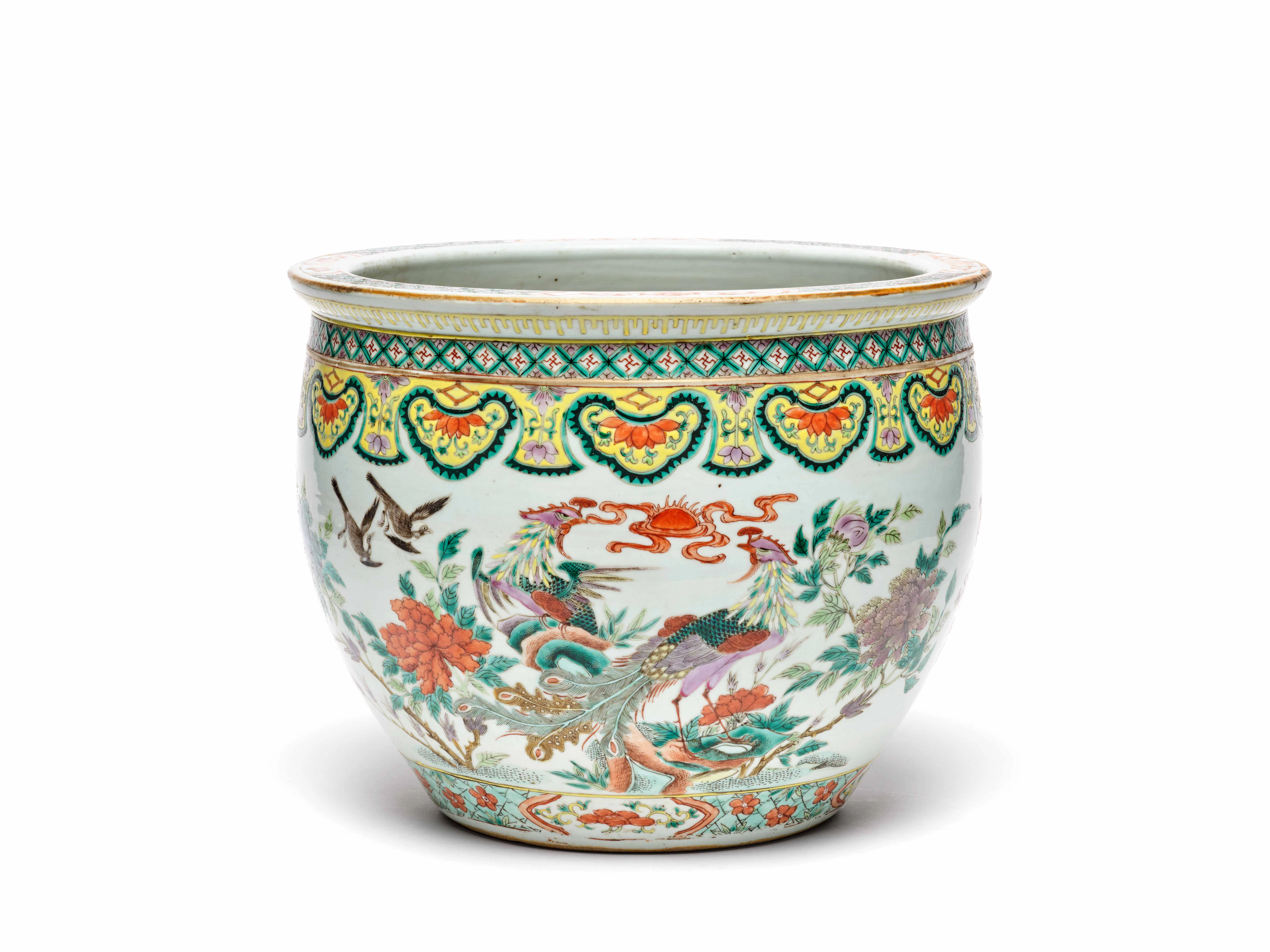 VASQUE À POISSONS EN PORCELAINE POLYCHROME, Chine, fin de la dynastie