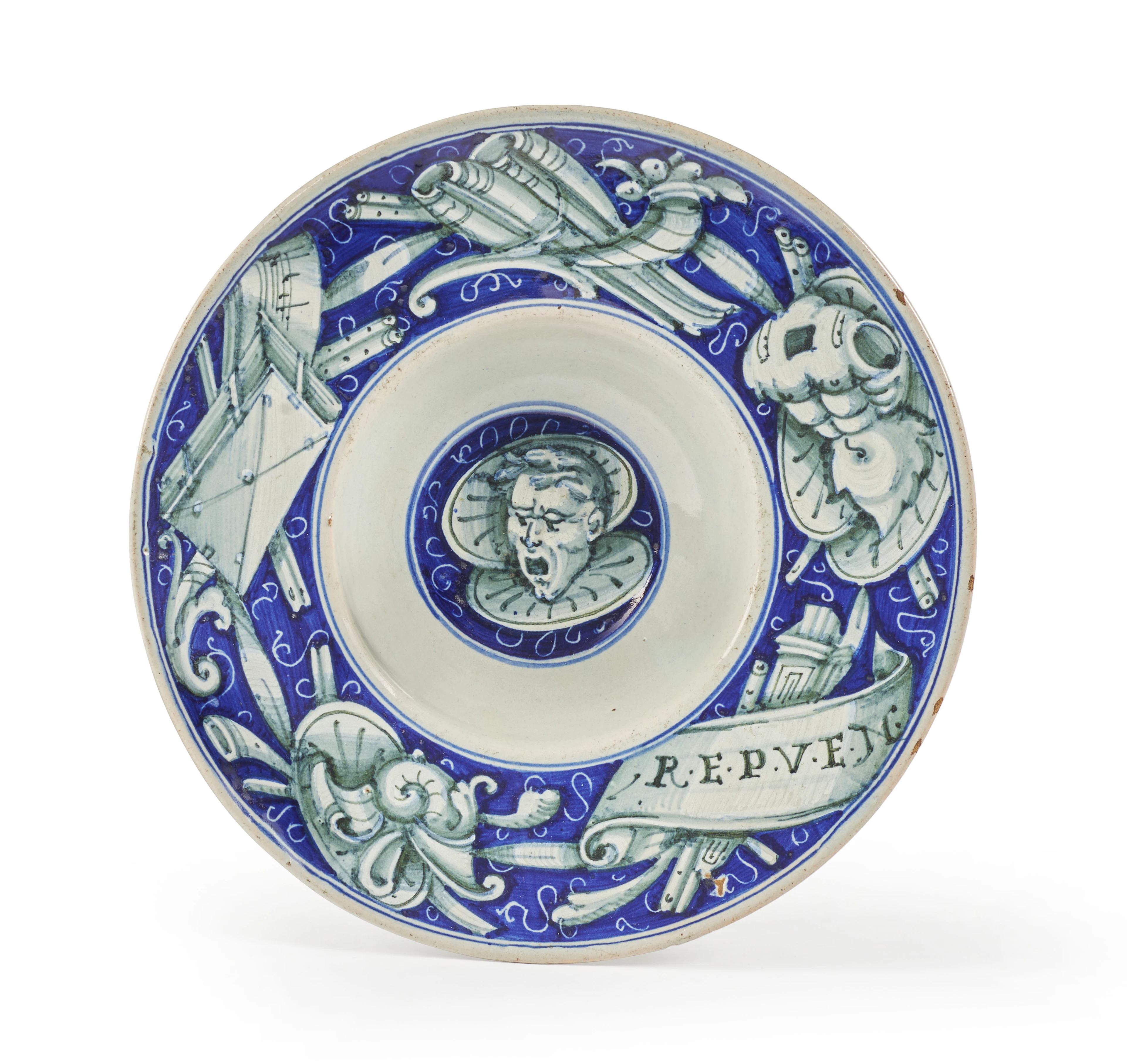 PLAT EN MAJOLIQUE DE VENISE DU XVIe SIÈCLE VERS 1540