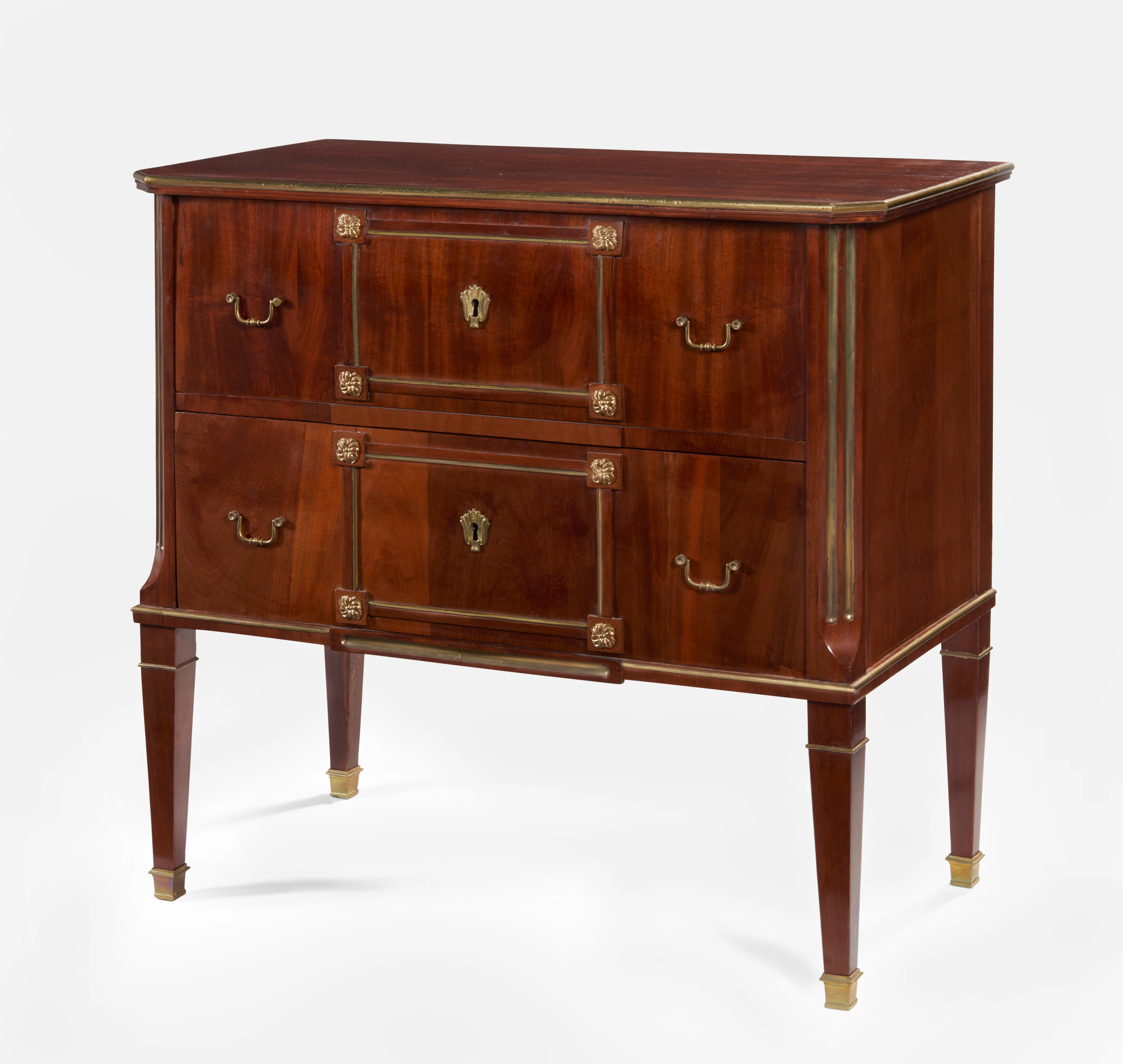 COMMODE D'ÉPOQUE NÉOCLASSIQUE, TRAVAIL PROBABLEMENT DE L'EUROPE DU NORD