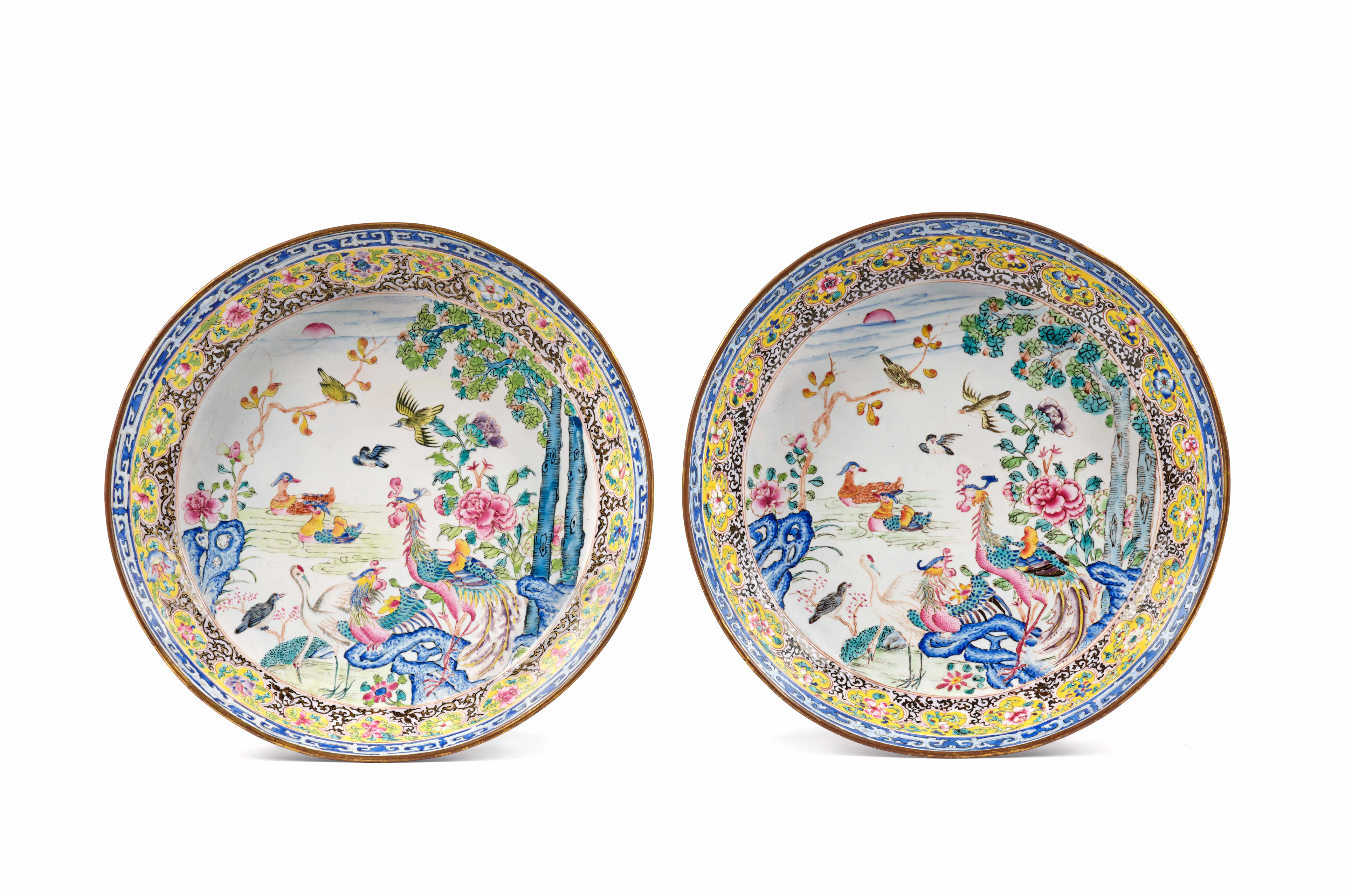 PAIRE DE COUPES EN CUIVRE ET ÉMAUX PEINTS, Chine, dynastie Qing, XIXe siècle