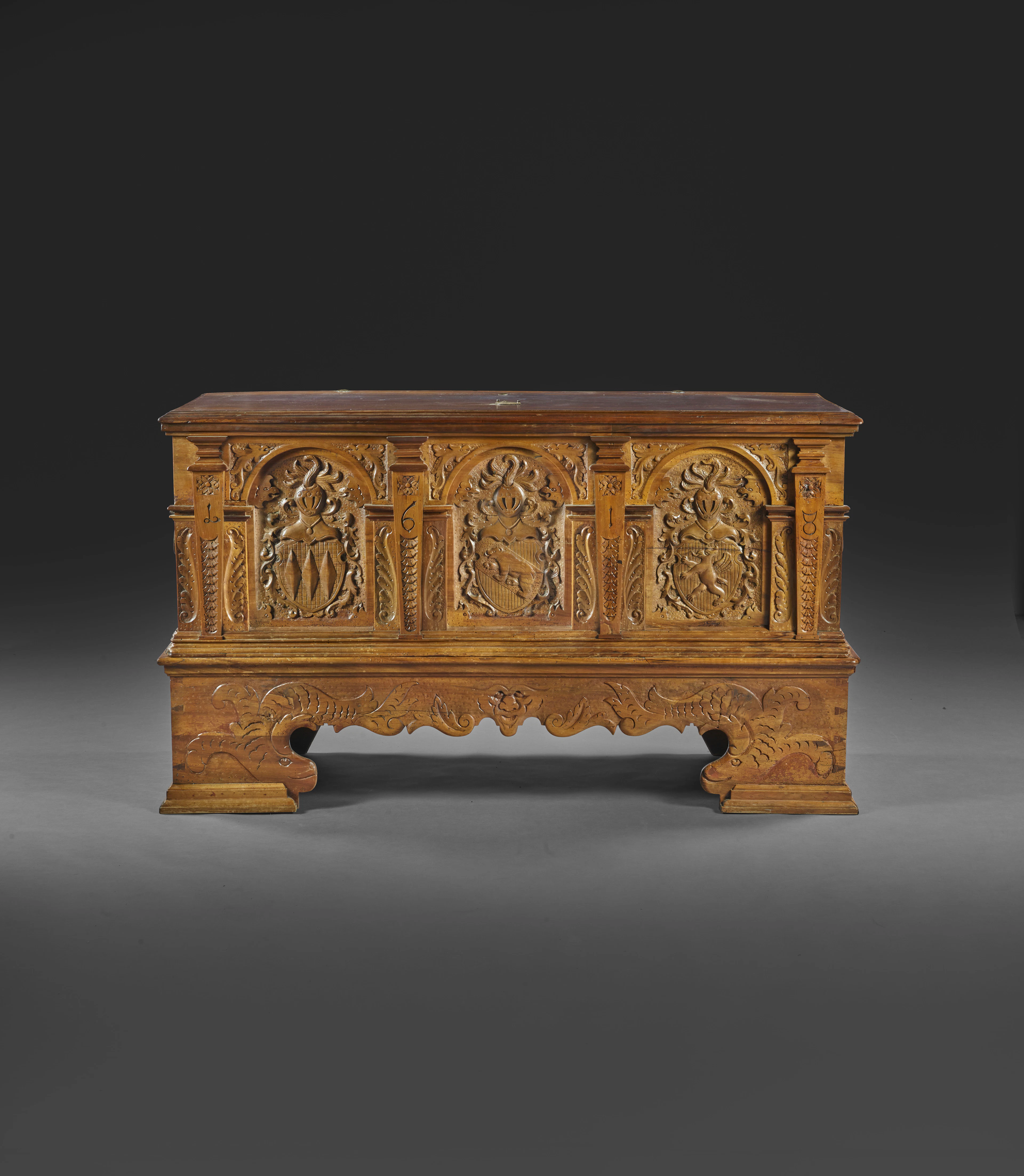 COFFRE SUISSE DU XVIIe SIÈCLE, DATÉ 1618