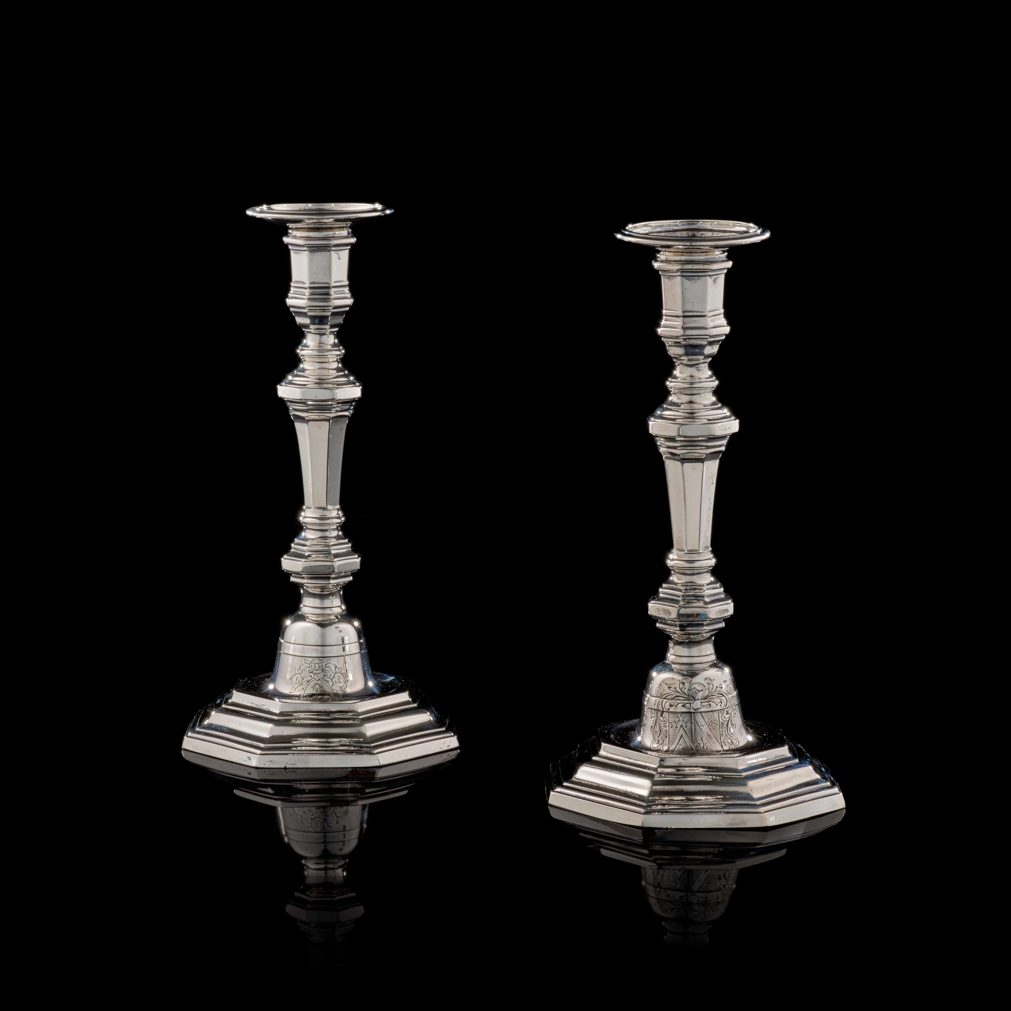 PAIRE DE FLAMBEAUX EN ARGENT