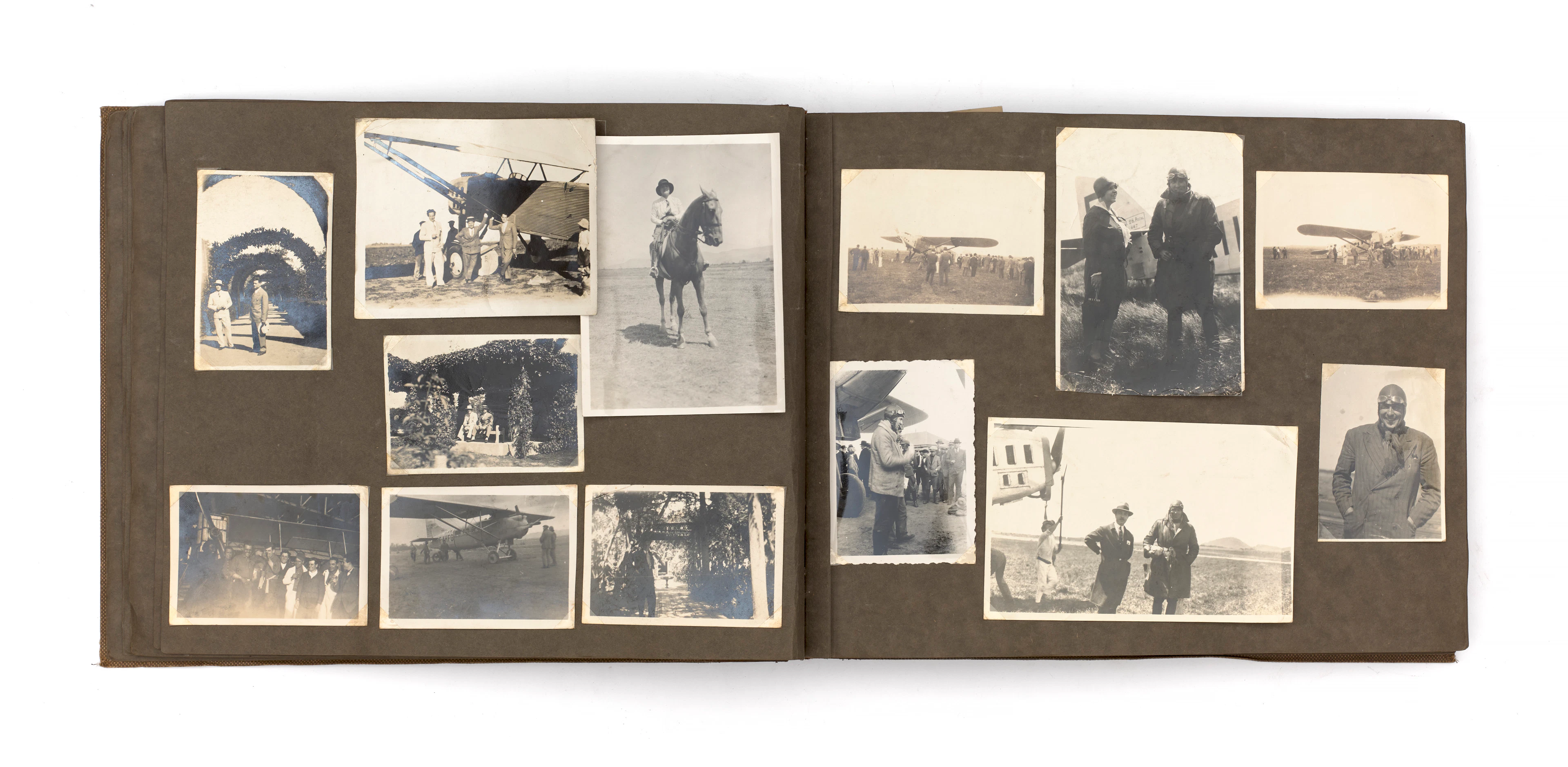 RICHE ALBUM DE PHOTOGRAPHIES DE JEAN MERMOZ