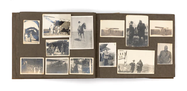 RICHE ALBUM DE PHOTOGRAPHIES DE JEAN MERMOZ