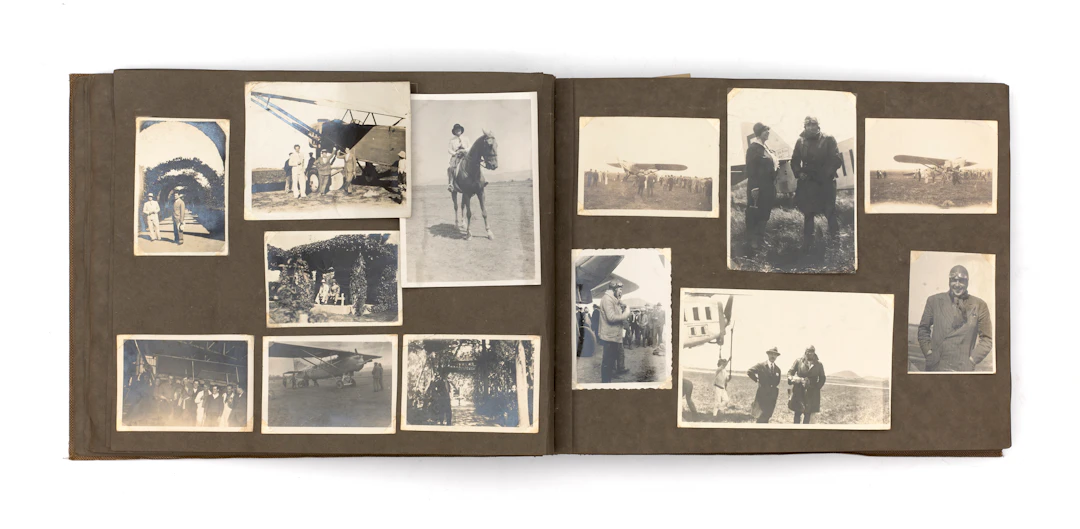 RICHE ALBUM DE PHOTOGRAPHIES DE JEAN MERMOZ