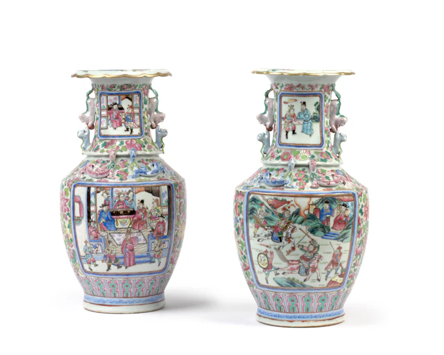 PAIRE DE VASES EN PORCELAINE DE CANTON, Chine, fin de la dynastie