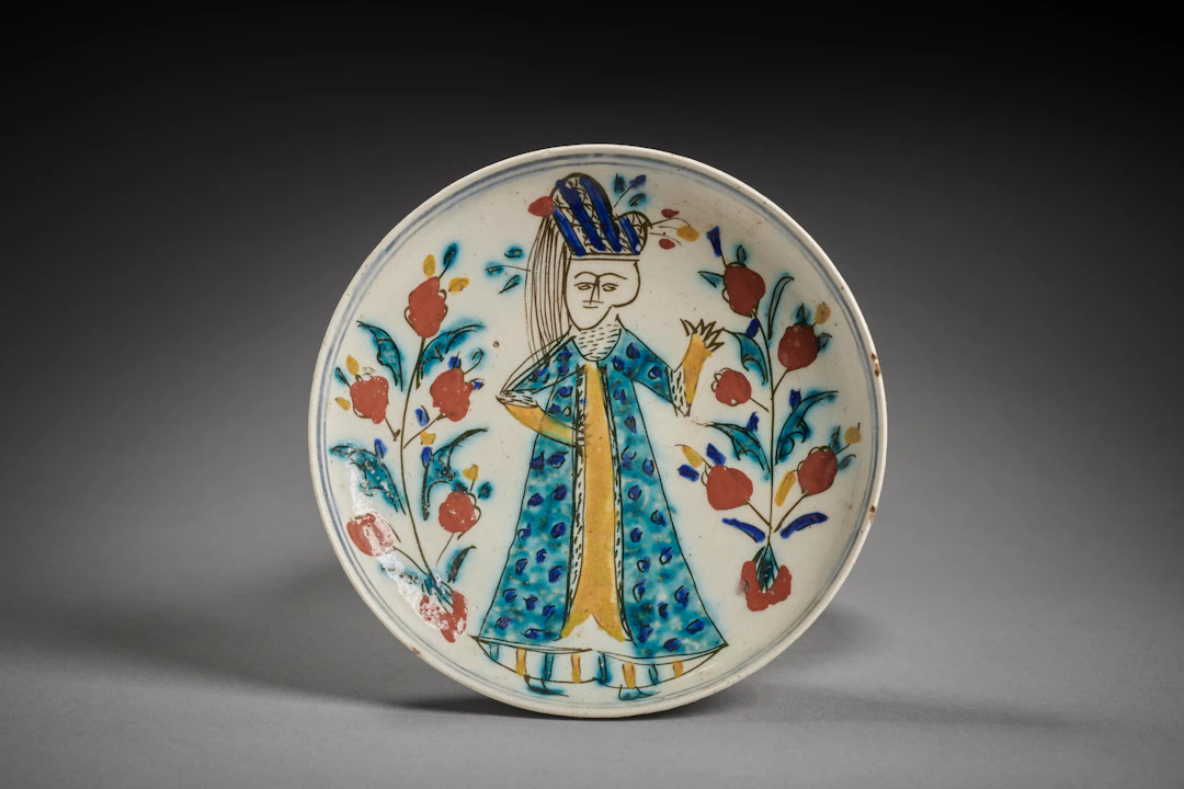 A Figural Kütahya Pottery Dish