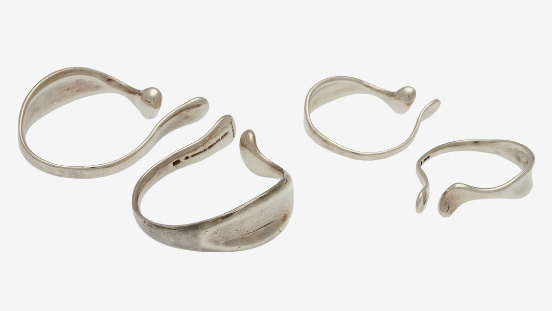 Elsa Peretti pour TIFFANY & CO Deux paires de motifs d'oreilles