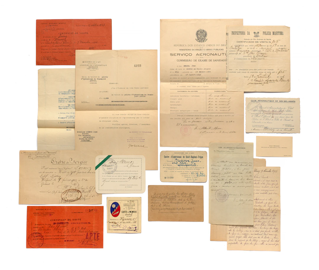ENSEMBLE DE DIX-NEUF DOCUMENTS RELATIFS À JEAN MERMOZ