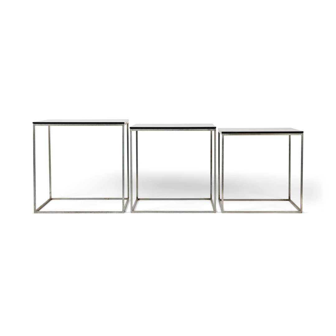Suite de trois tables gigognes modèle PK71 - modèle créé circa 1957