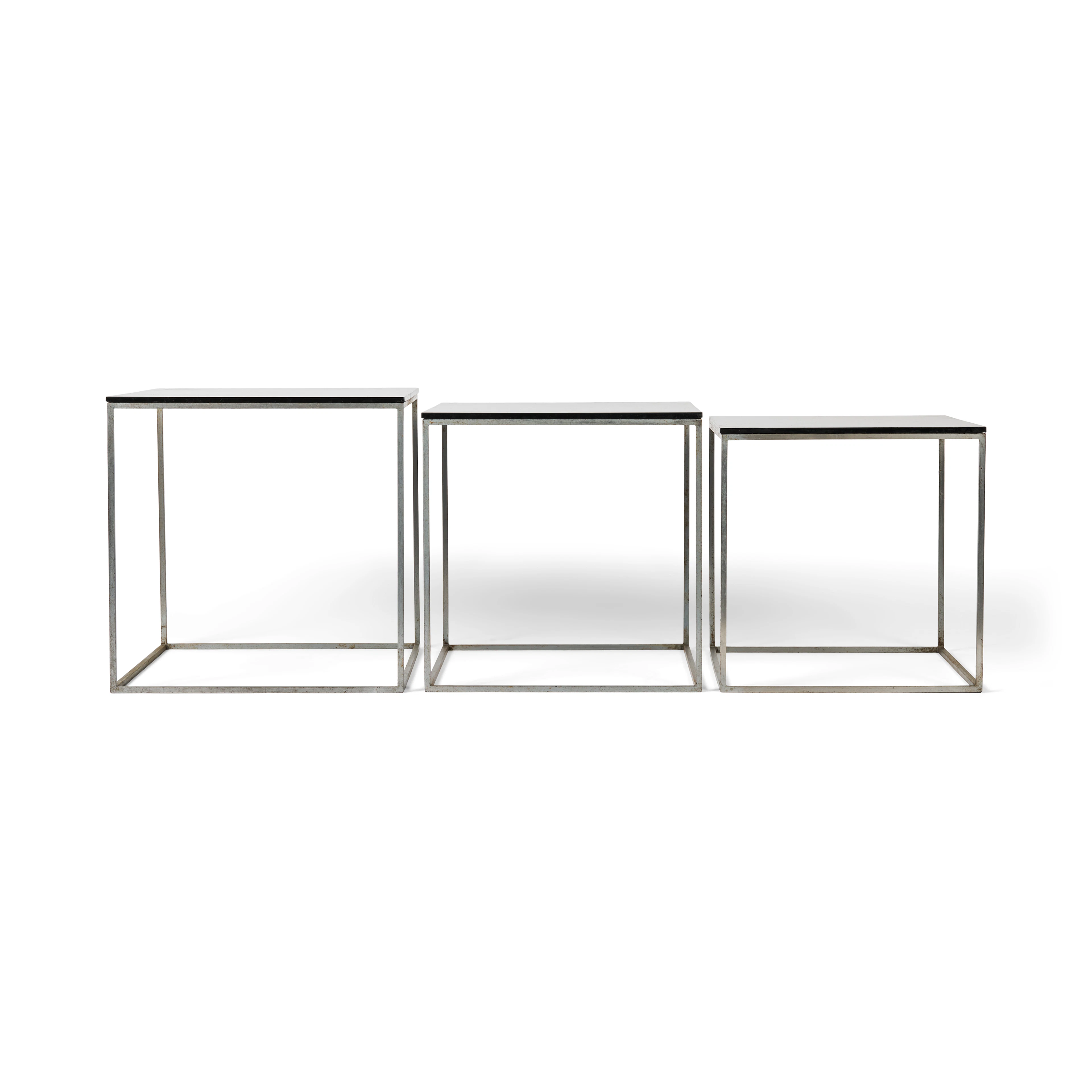 Suite de trois tables gigognes modèle PK71 - modèle créé circa 1957