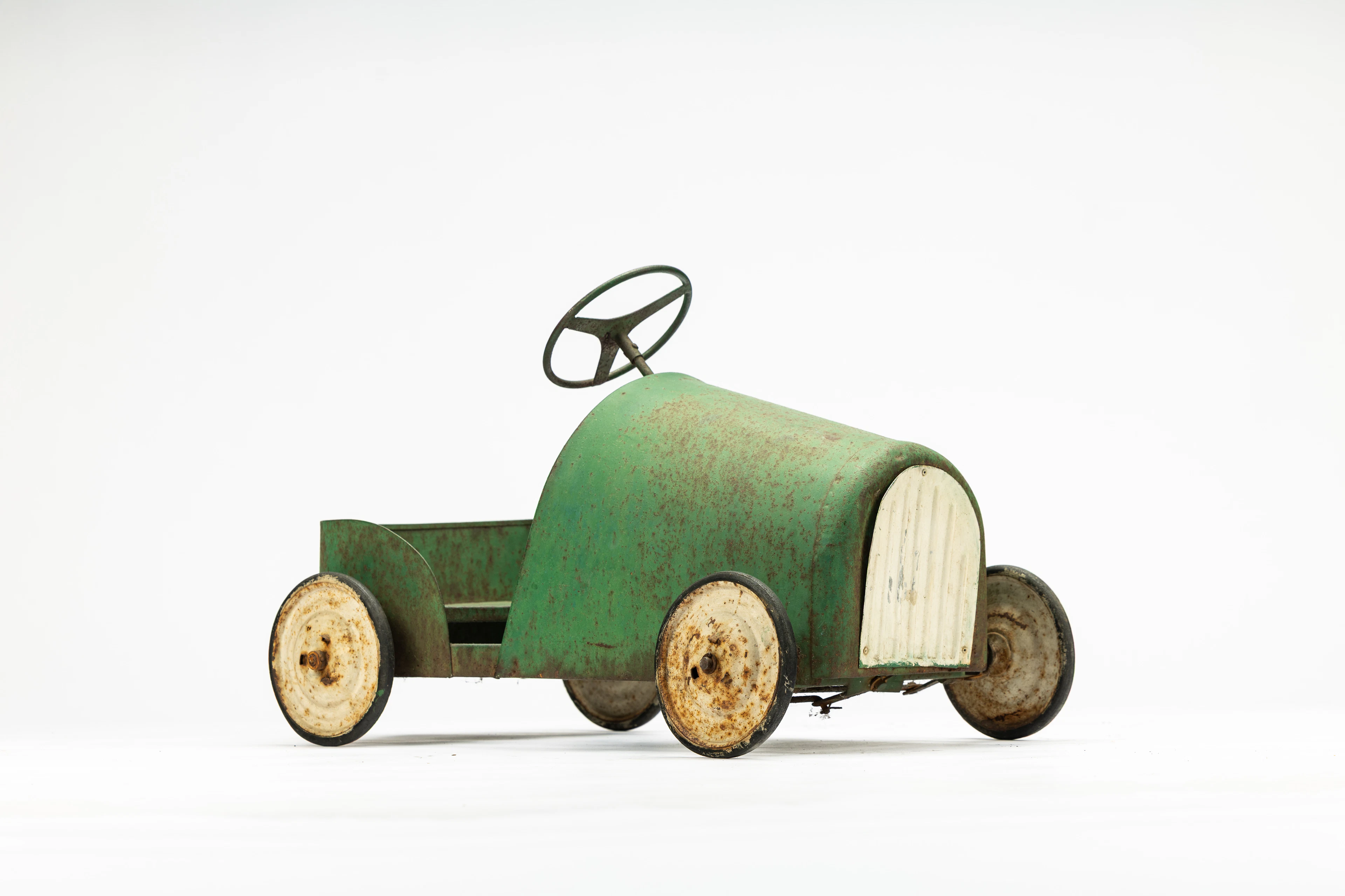 Children's pedal car No reserve