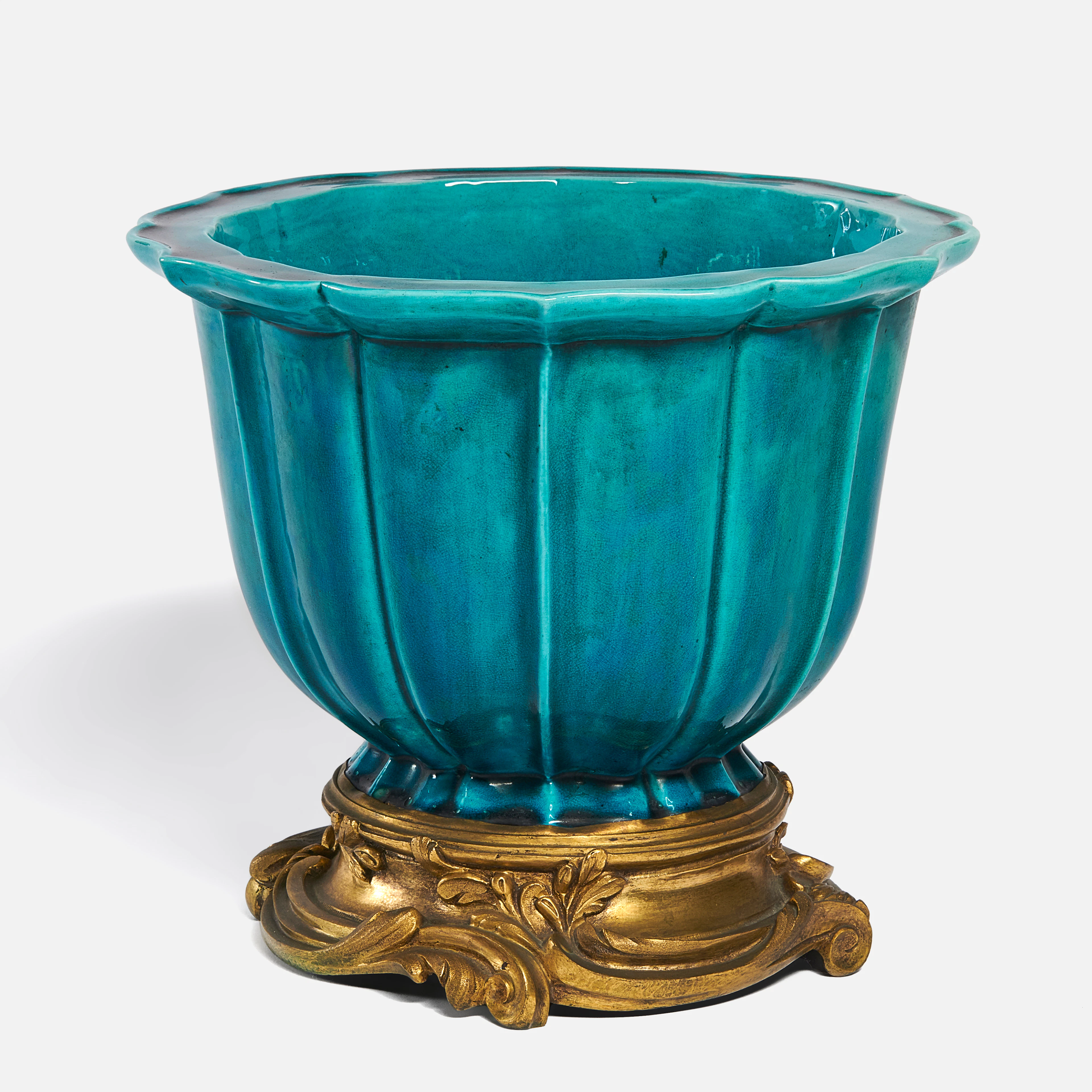 JARDINIÈRE EN PORCELAINE TURQUOISE, CHINE, DANS LE STYLE KANGXI (D’ÉPOQUE