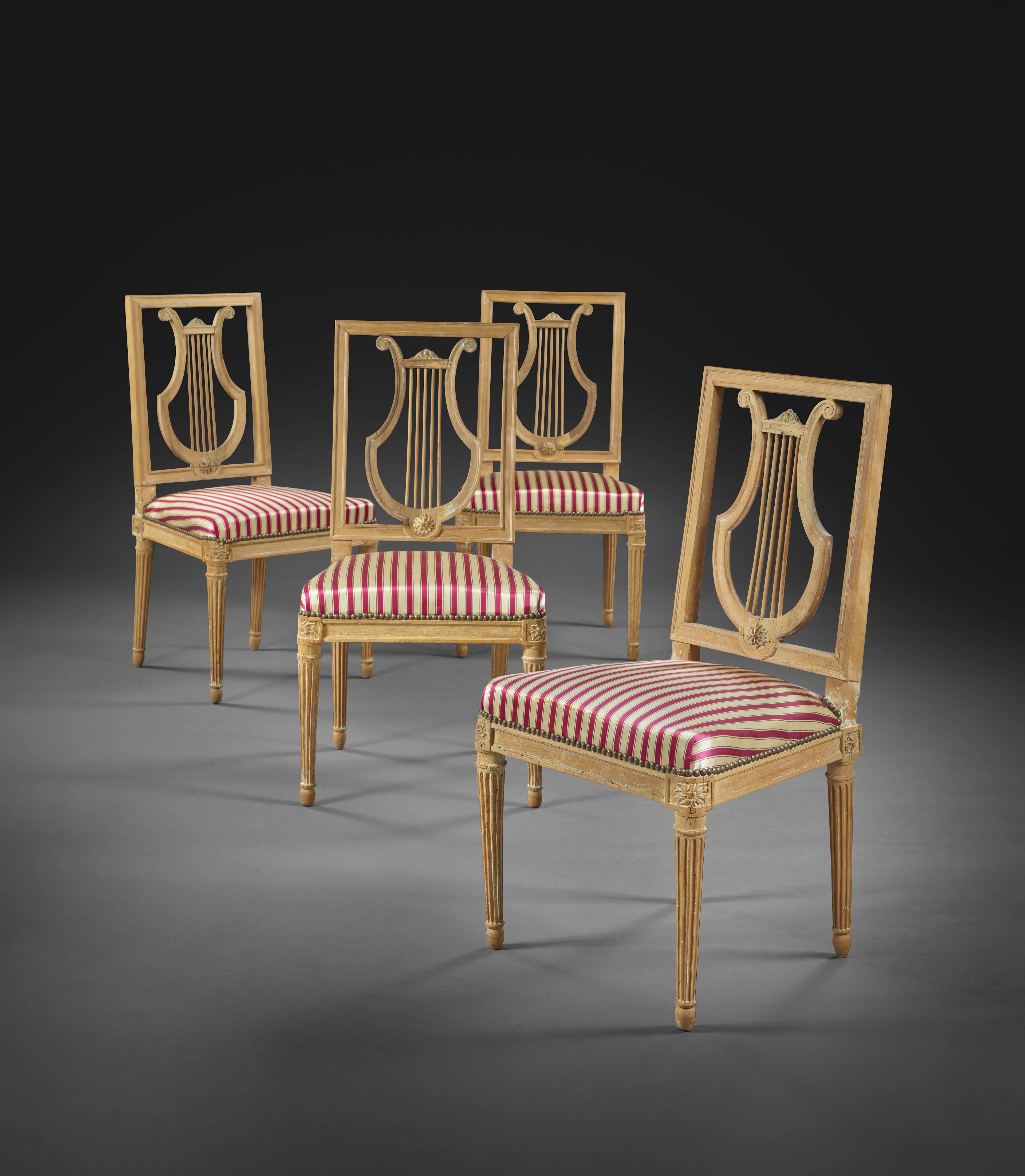 SUITE DE QUATRE CHAISES D'ÉPOQUE LOUIS XVI