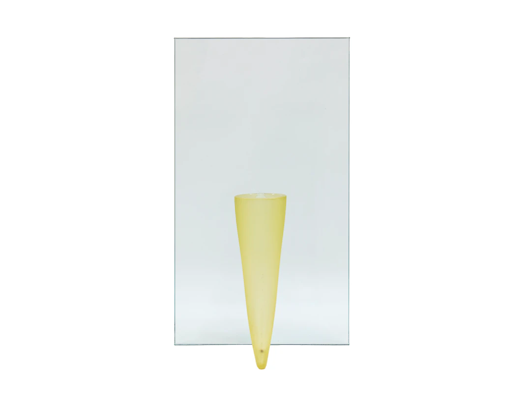Philippe STARCK Né en 1949 Vase "Étrangeté contre un mur" - 1988