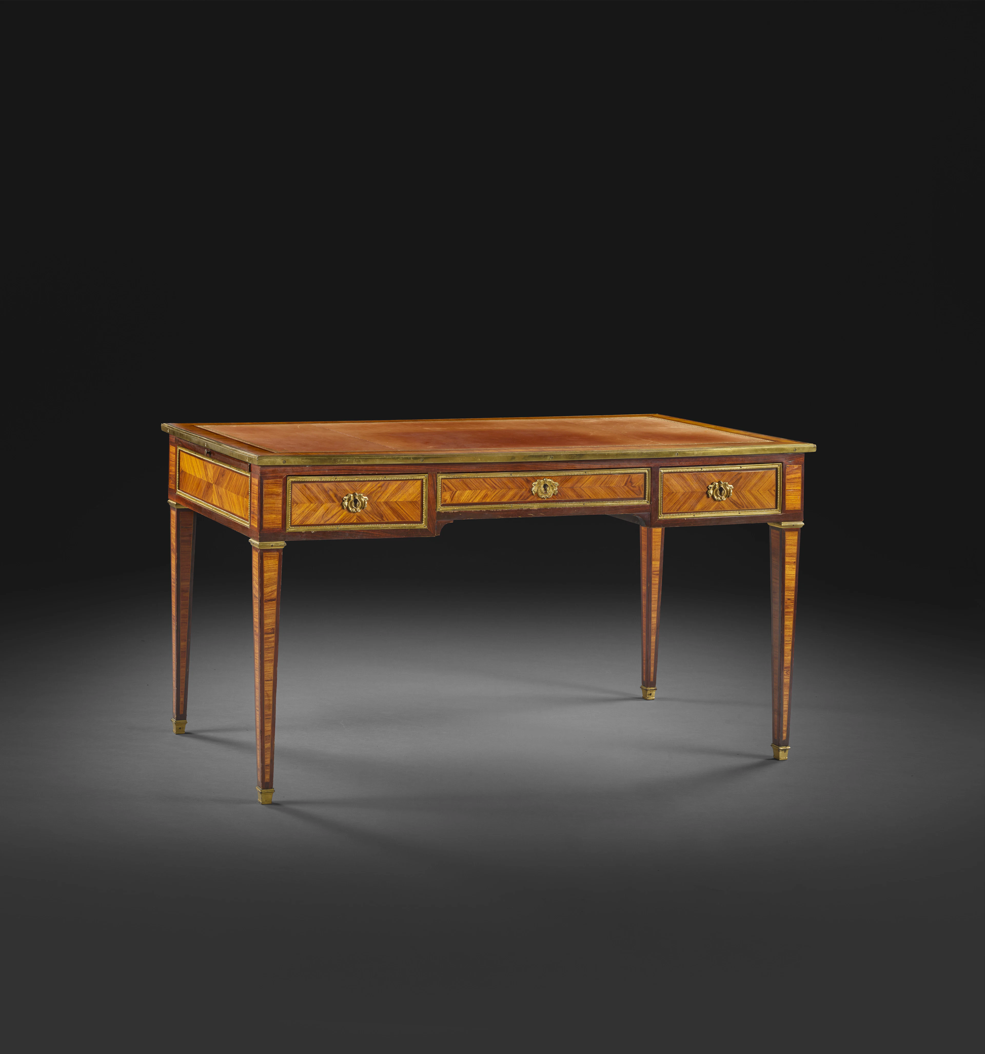 BUREAU PLAT DE STYLE LOUIS XVI