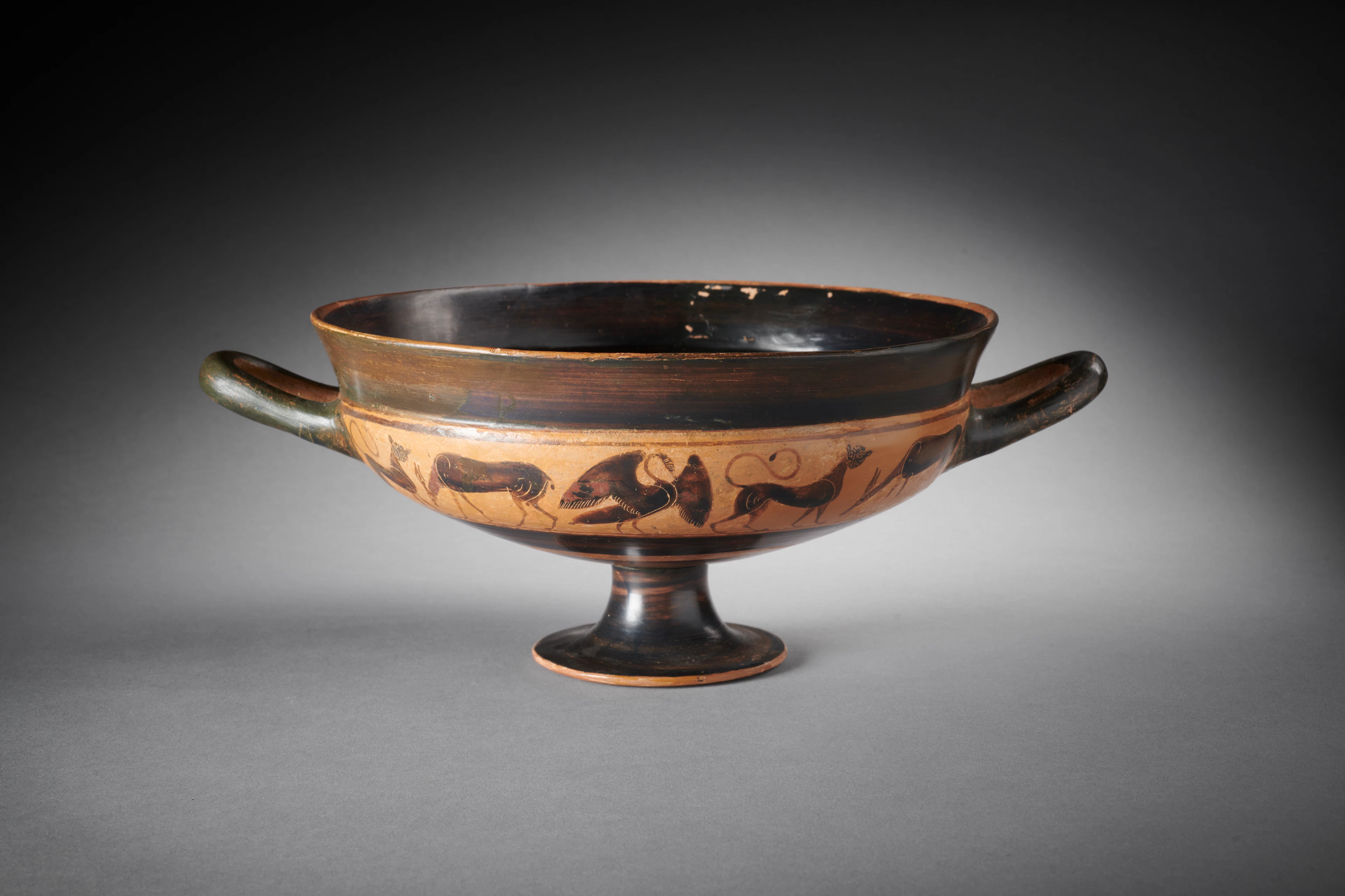 An Attic black-figured Siana cup