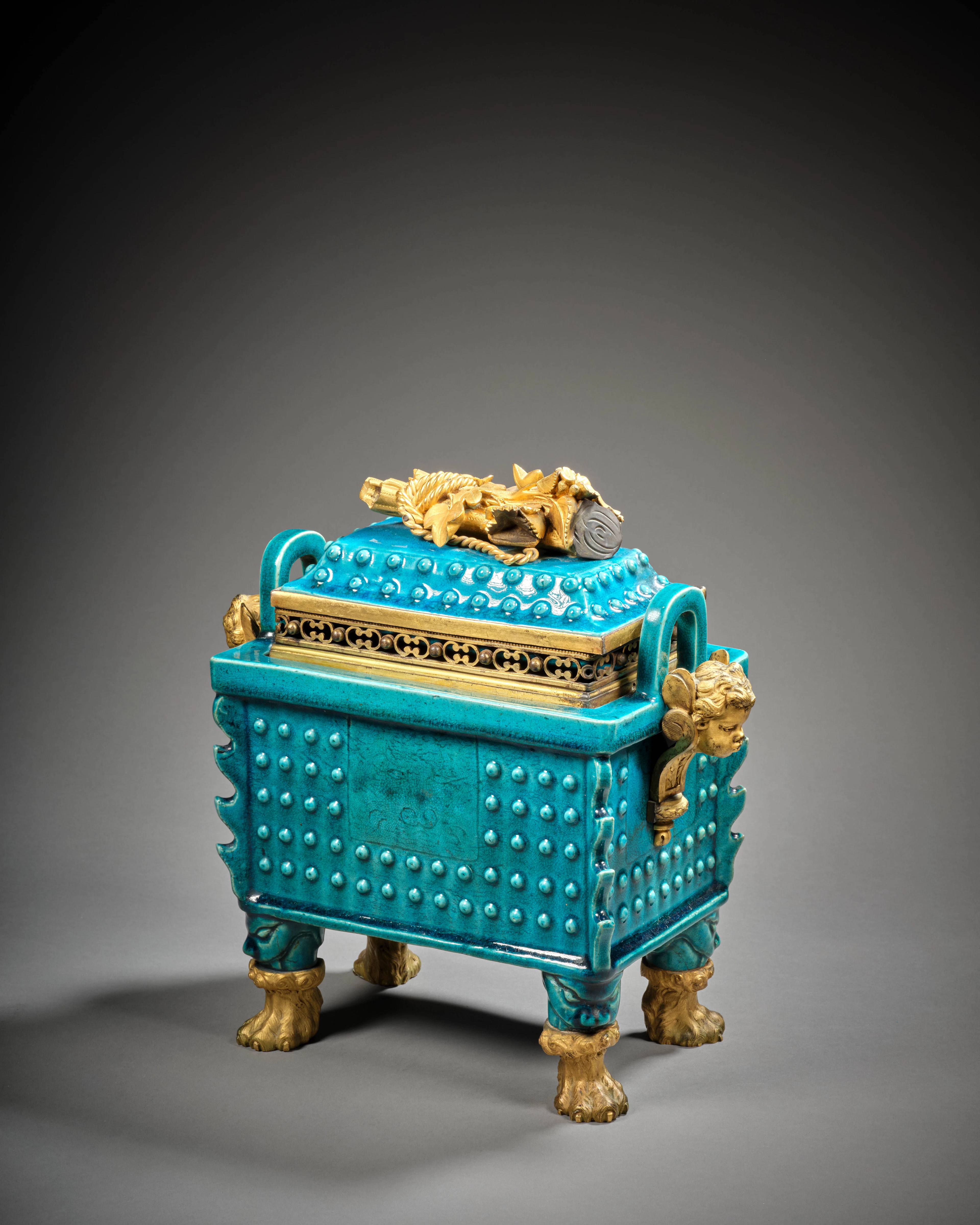 BRÛLE-PARFUMS COUVERT DING EN BISCUIT ÉMAILLÉ TURQUOISE, CHINE, DYNASTIE