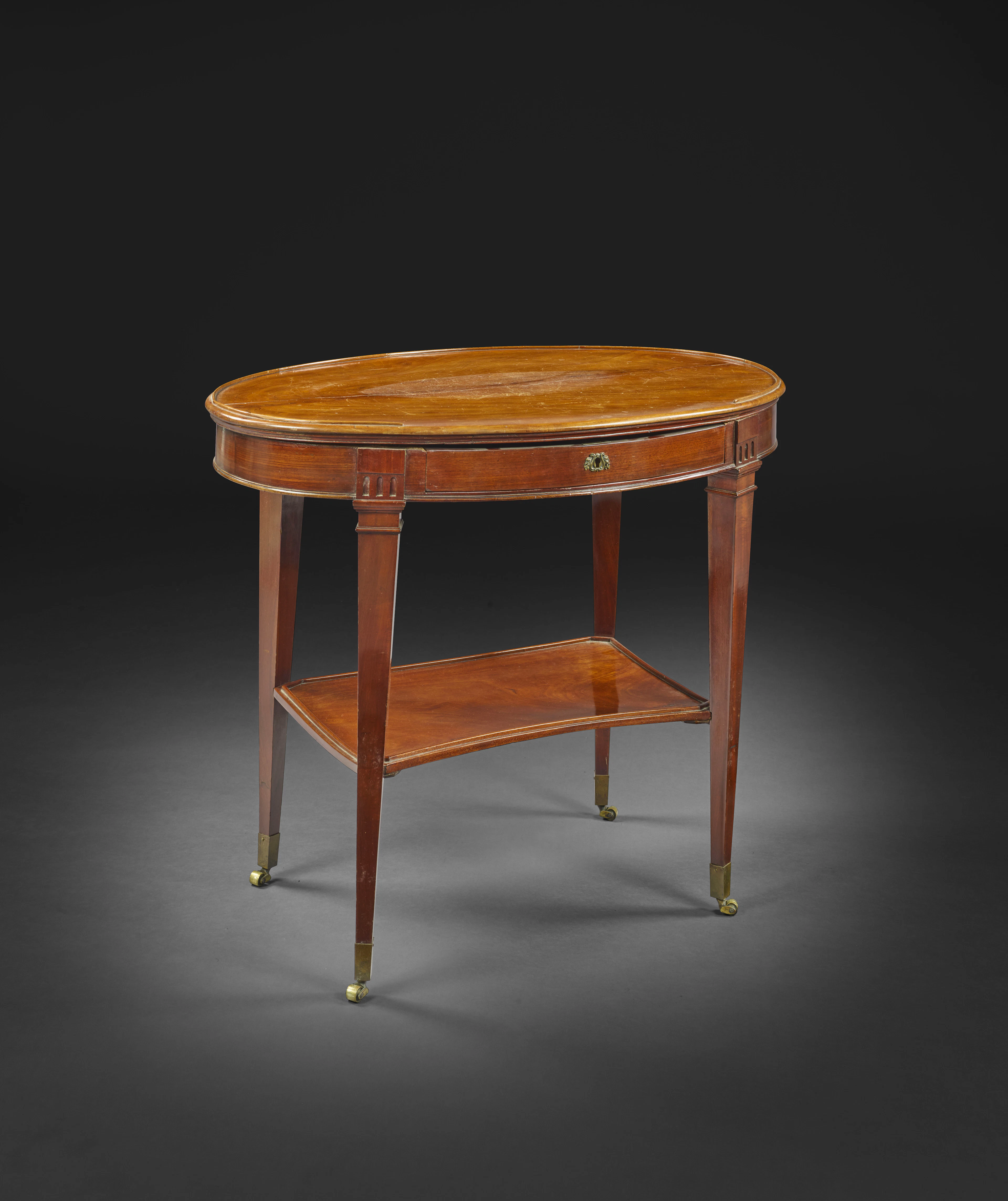 TABLE DE SALON ALLEMANDE DE LA FIN DU XVIIIe SIÈCLE