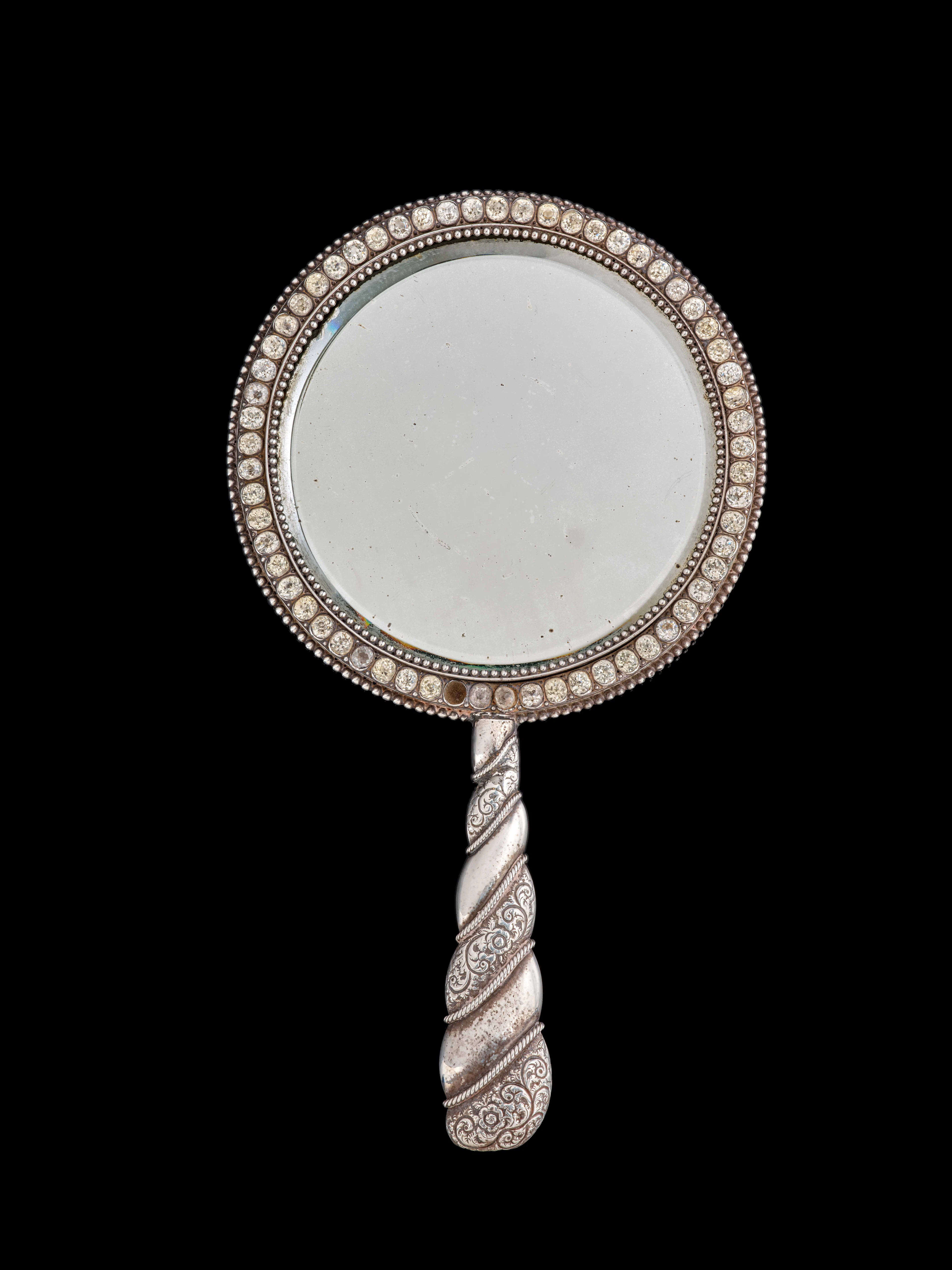 MIROIR ROND SERTI DE MOTIFS EN VERRES TAILLÉS IMITANT DES DIAMANTS