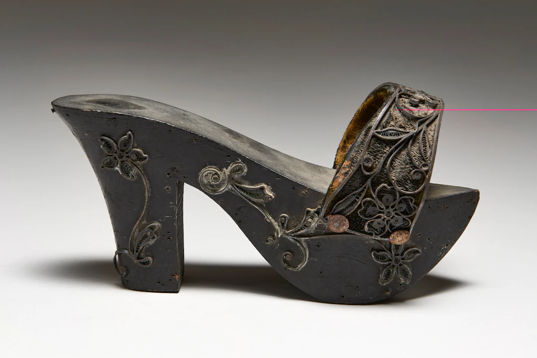 Artiste inconnu CHAUSSURE DE MARIEE